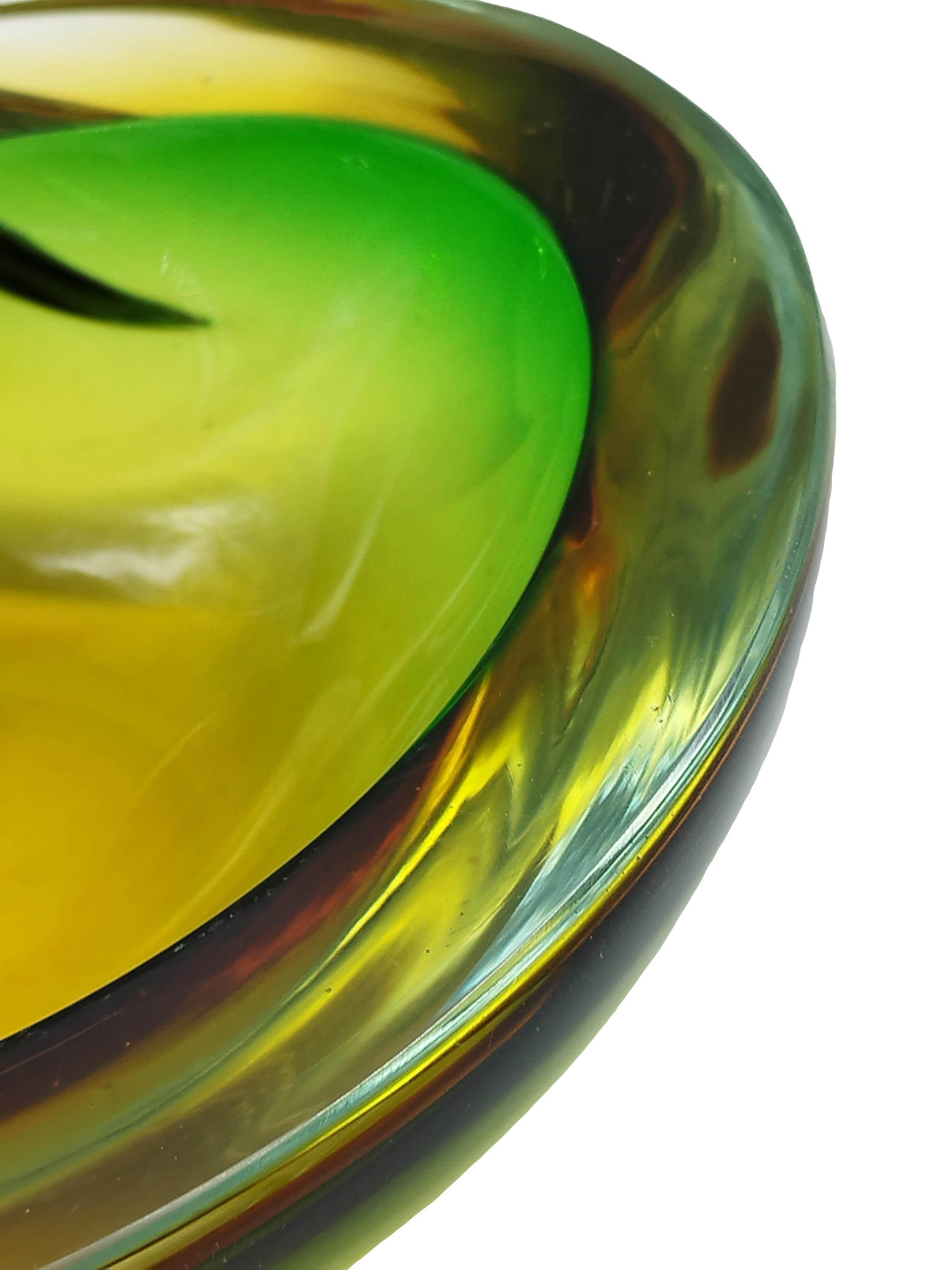 Mid-20th Century Flavio Poli for Seguso Green and Yellow Murano Glass Bowl, Italy, 1960s For Sale