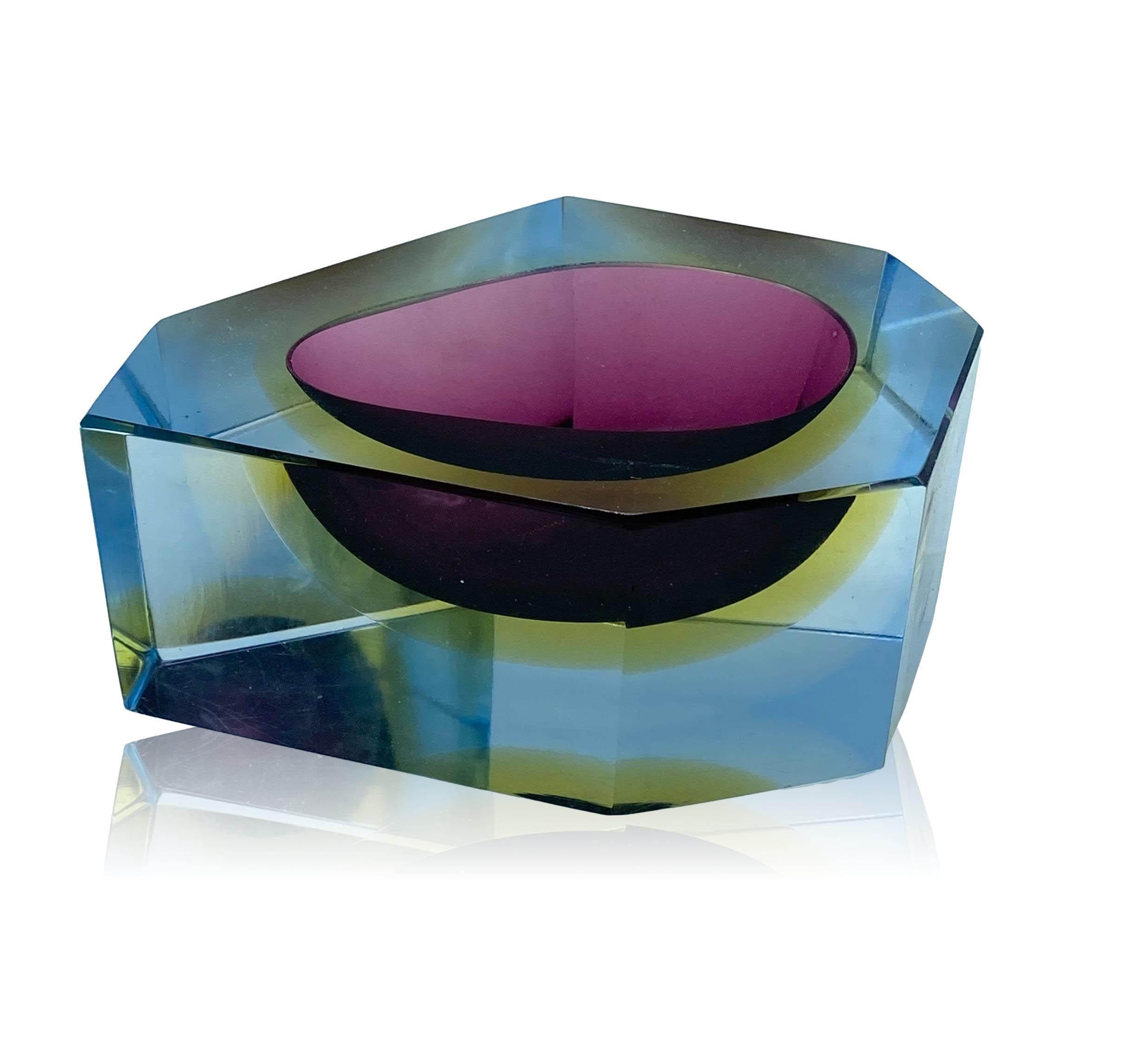 Spectacular bowl or ashtray with geometric shape, in submerged murano glass by Flavio Poli for Seguso from the 1970s, purple, amber and transparent colors.