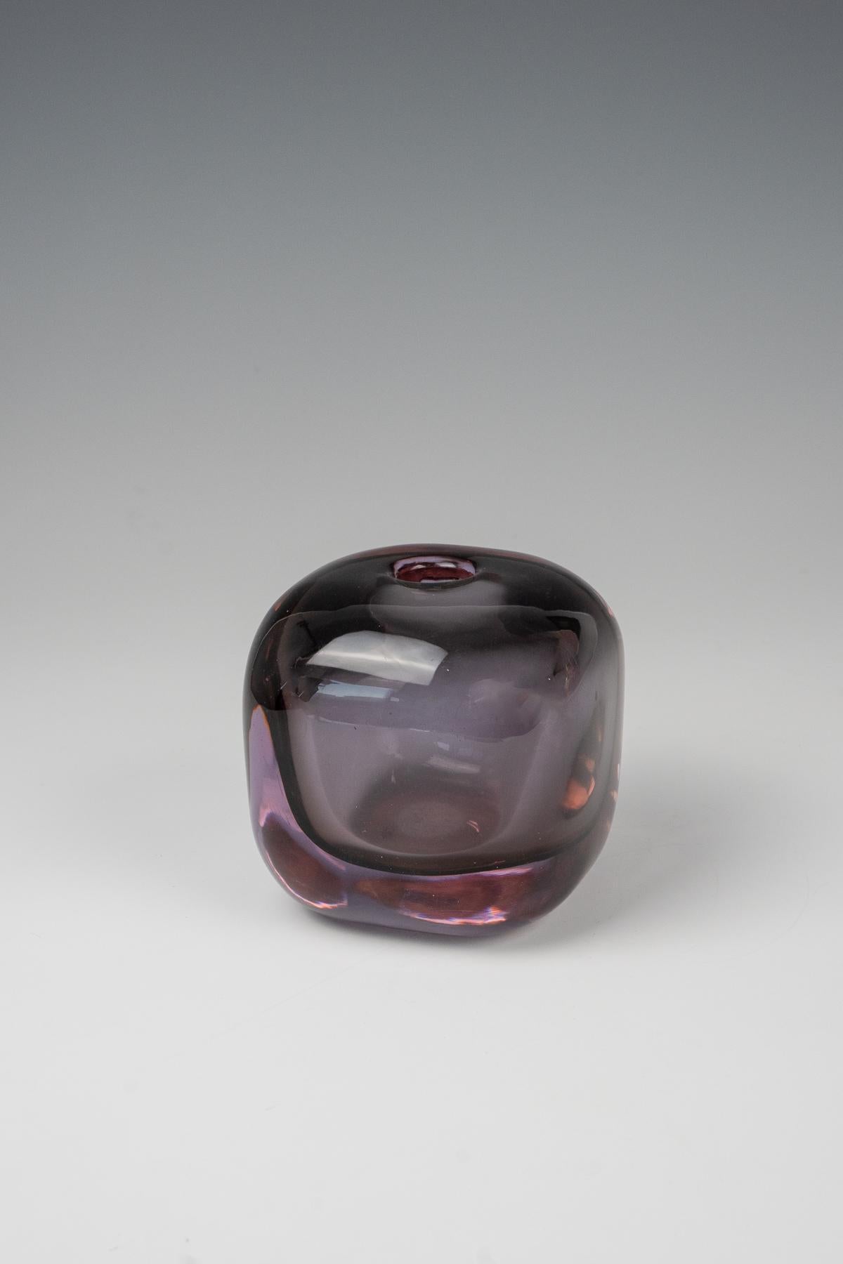 Flavio Poli for Seguso
Italian (1900-1984)
Squared Sommerso Vase (c. 1958)
glass
incised to underside: Flavio Poli/  Seguso Murano
height:11.5 cm
Incised signature to underside 'Flavio Poli Seguso Murano'.

literature: Seguso Vetri d'Arte: Glass