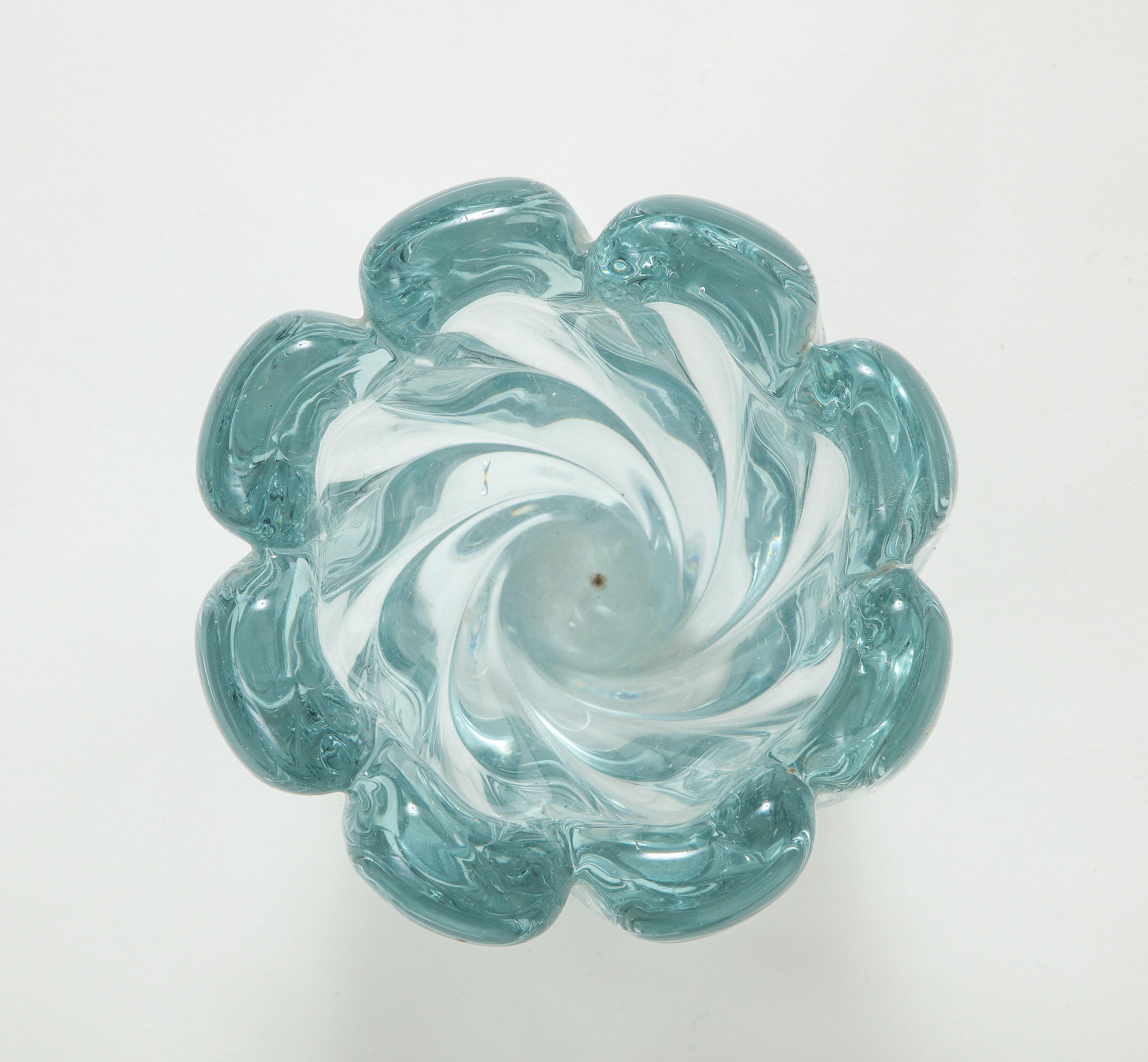 Flavio Poli for Seguso Vetri d'Arte Blown Glass Vase Model 7609, Italy, 1940s For Sale 2