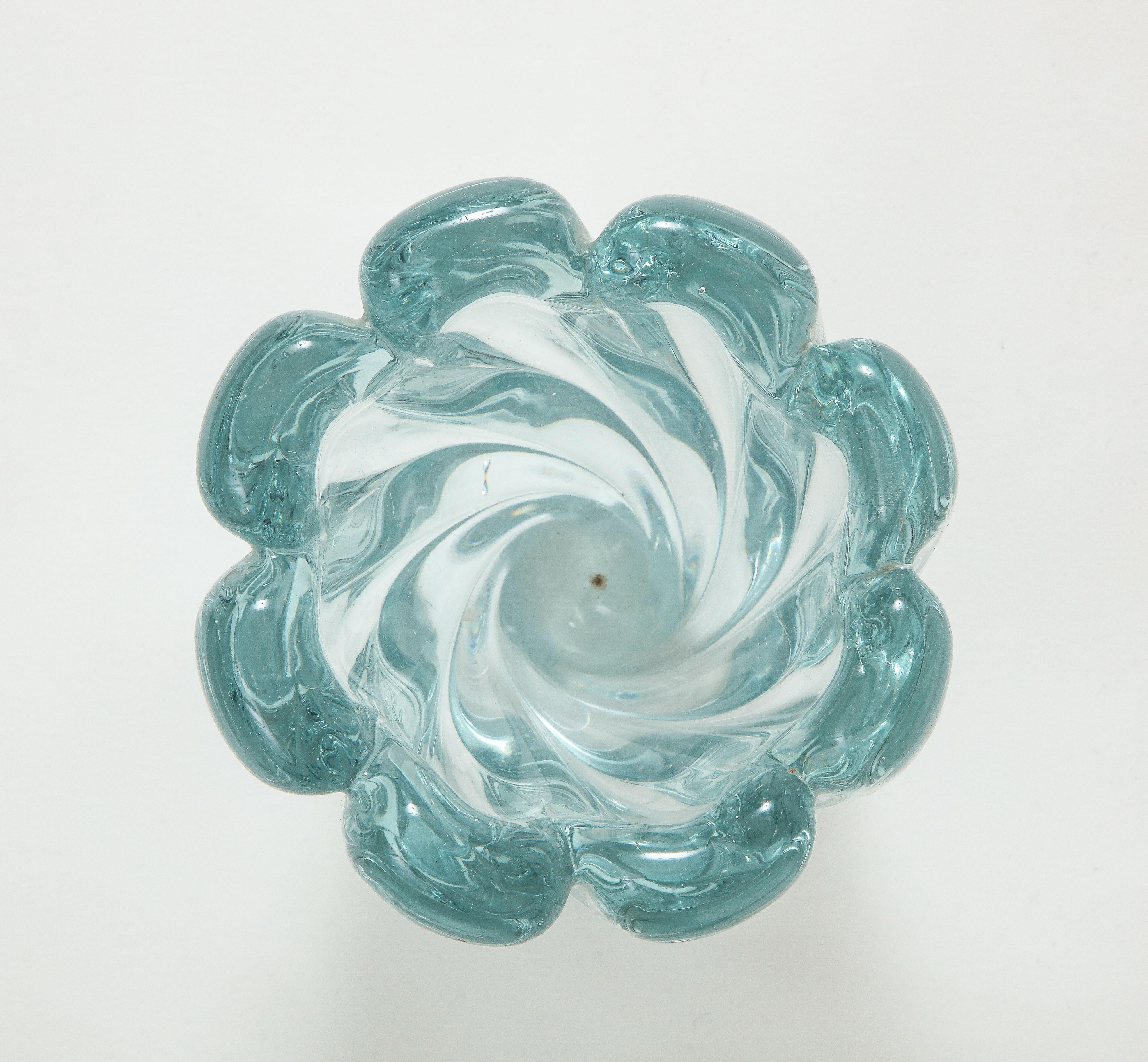 Flavio Poli for Seguso Vetri d'Arte Blown Glass Vase Model 7609, Italy, 1940s For Sale 2