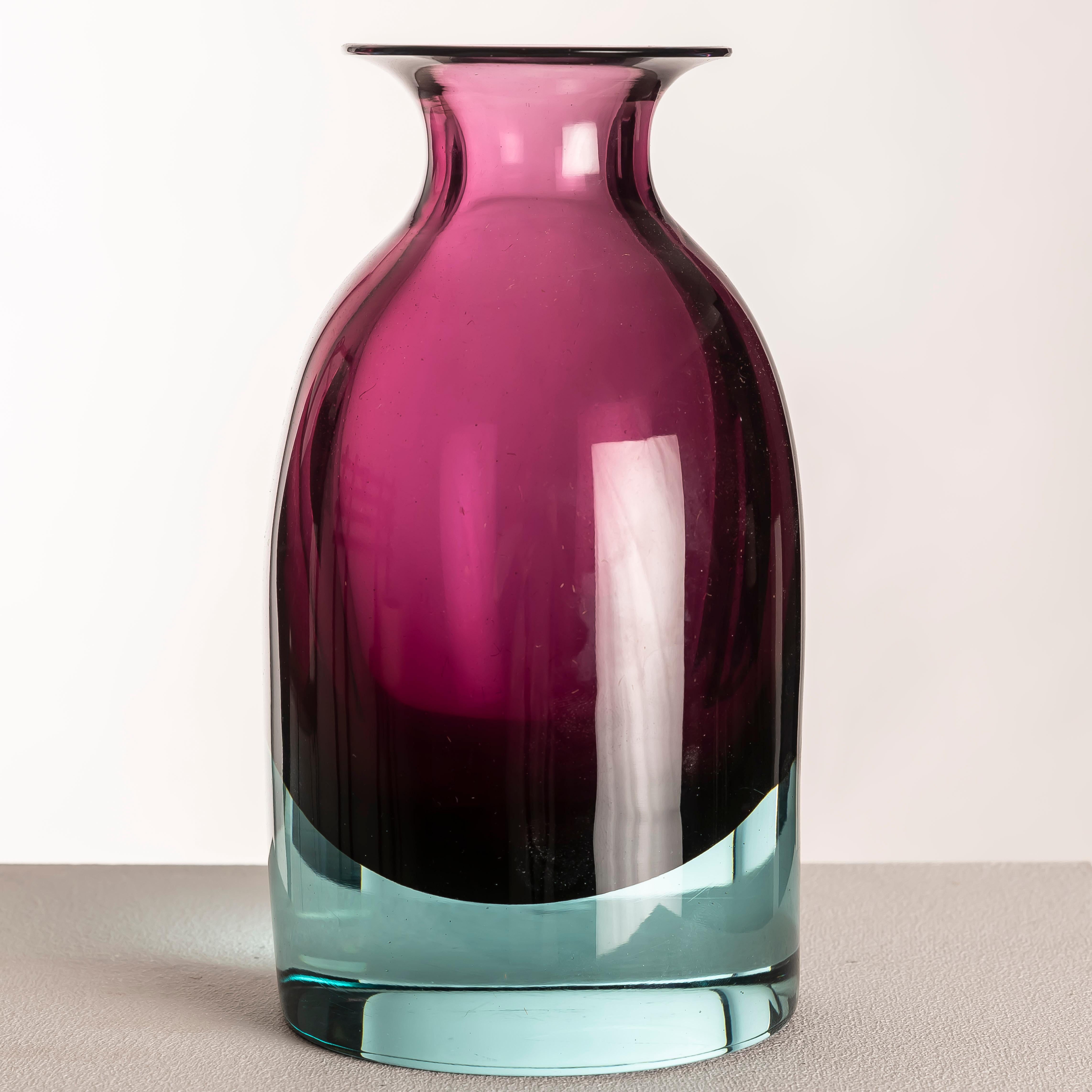 Italian Flavio Poli for Seguso Vetri d’Arte, Murano, circa 1950 – Sommerso Vase For Sale