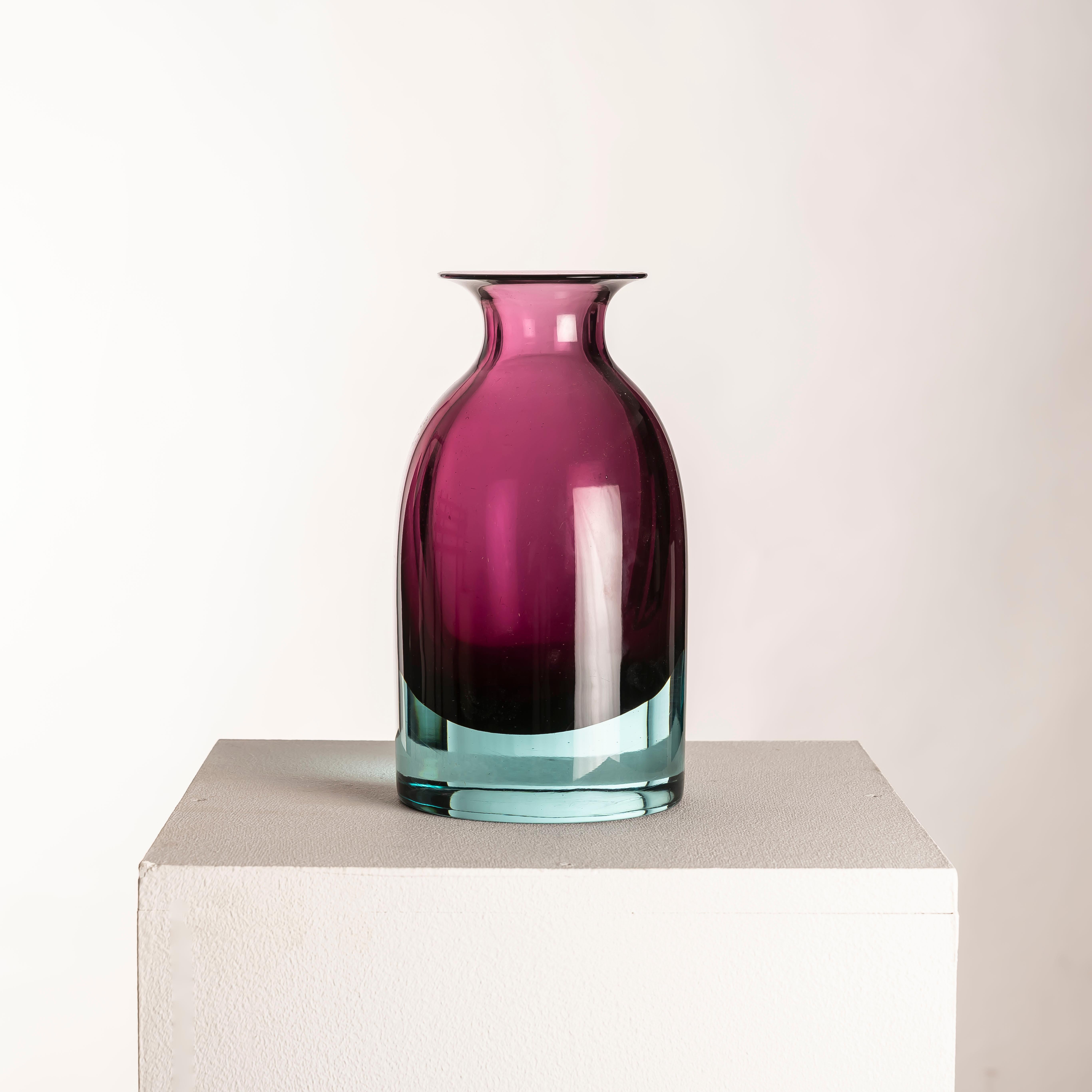 20th Century Flavio Poli for Seguso Vetri d’Arte, Murano, circa 1950 – Sommerso Vase For Sale