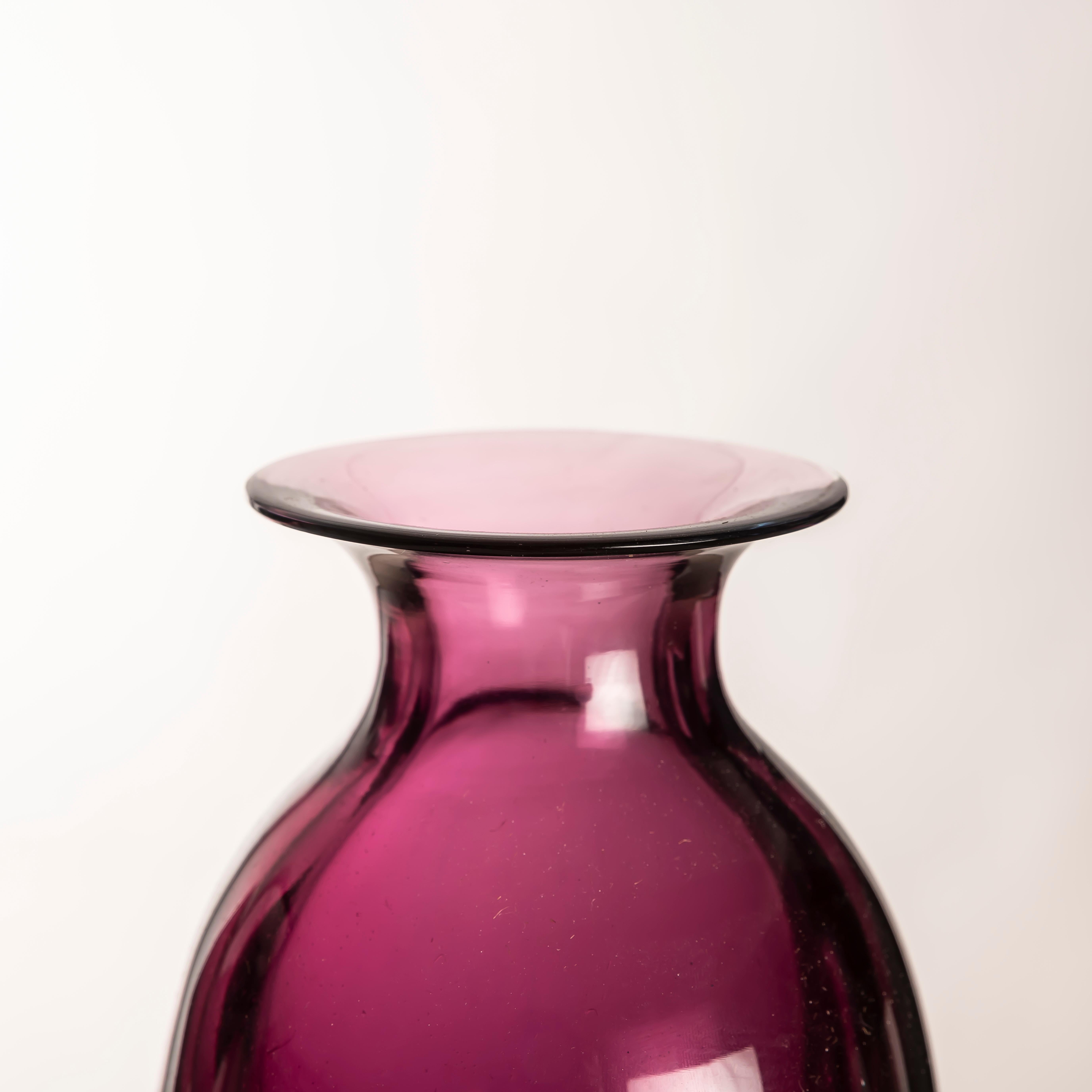 Flavio Poli for Seguso Vetri d’Arte, Murano, circa 1950 – Sommerso Vase For Sale 1