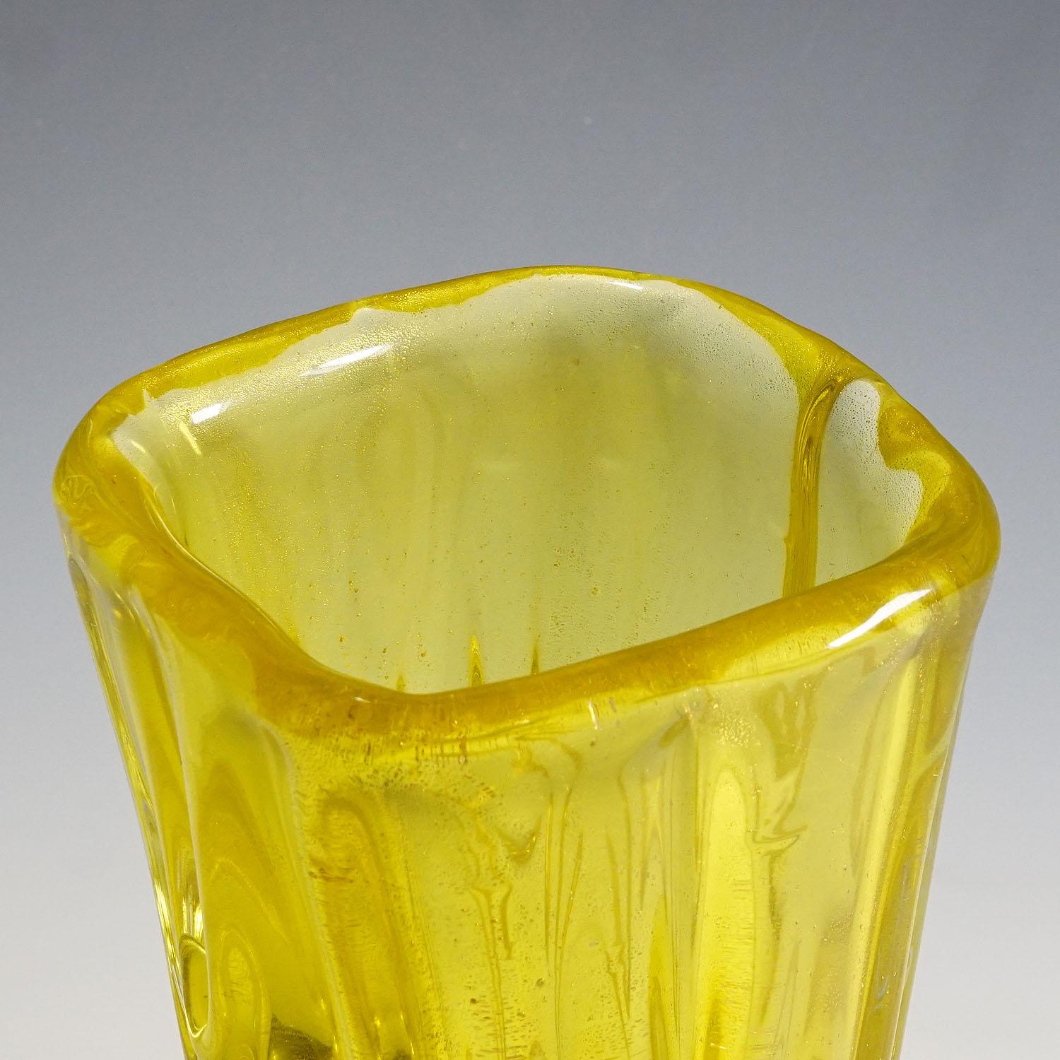 Flavio Poli for Seguso Vetri d'Arte Murano Sommerso Glass Vase, 1930s In Good Condition For Sale In Berghuelen, DE