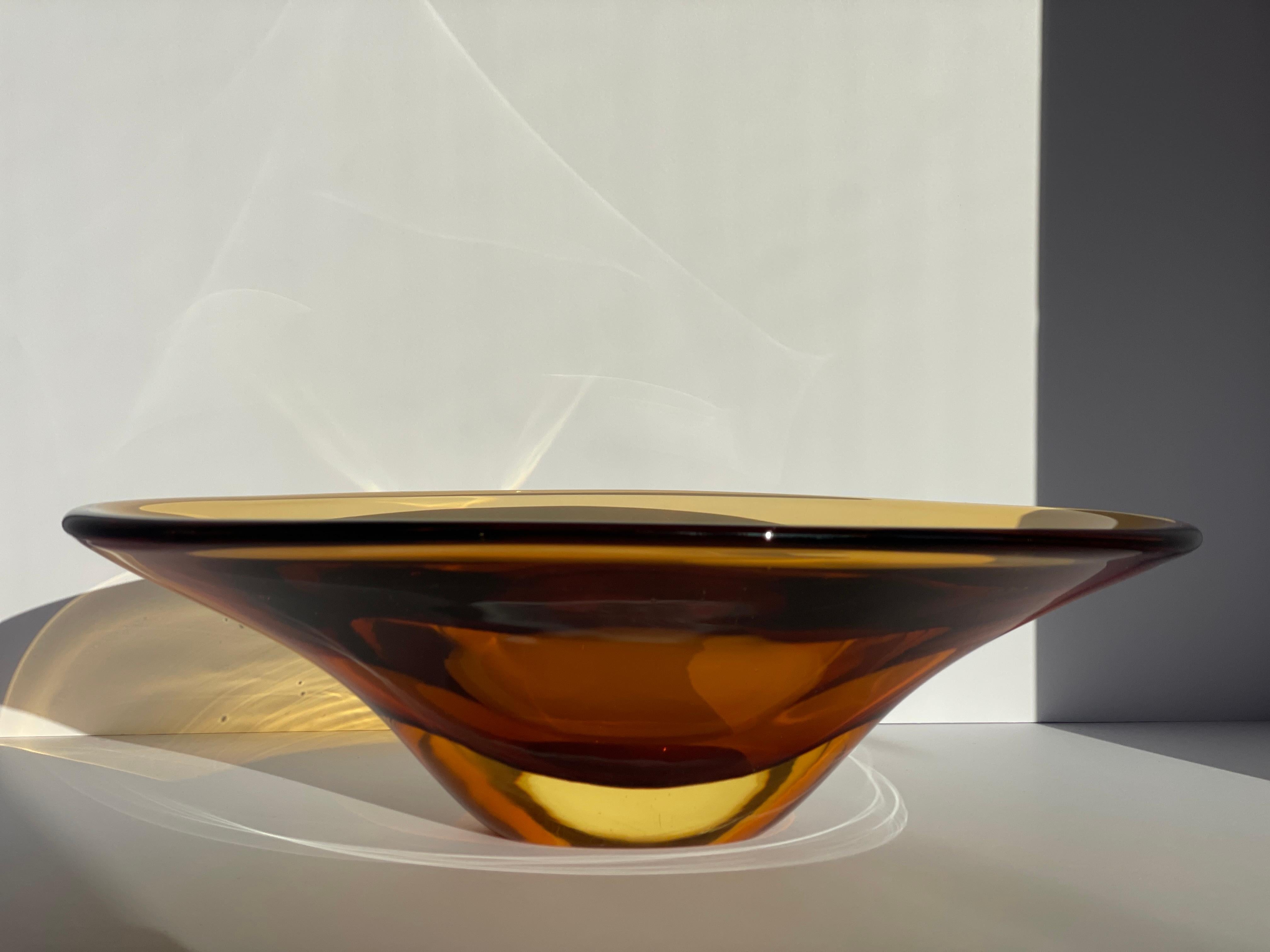 Flavio Poli für Seguso Vetri d'Arte, Sommerso Wabenförmiger gelber Tafelaufsatz Schale (Moderne der Mitte des Jahrhunderts) im Angebot