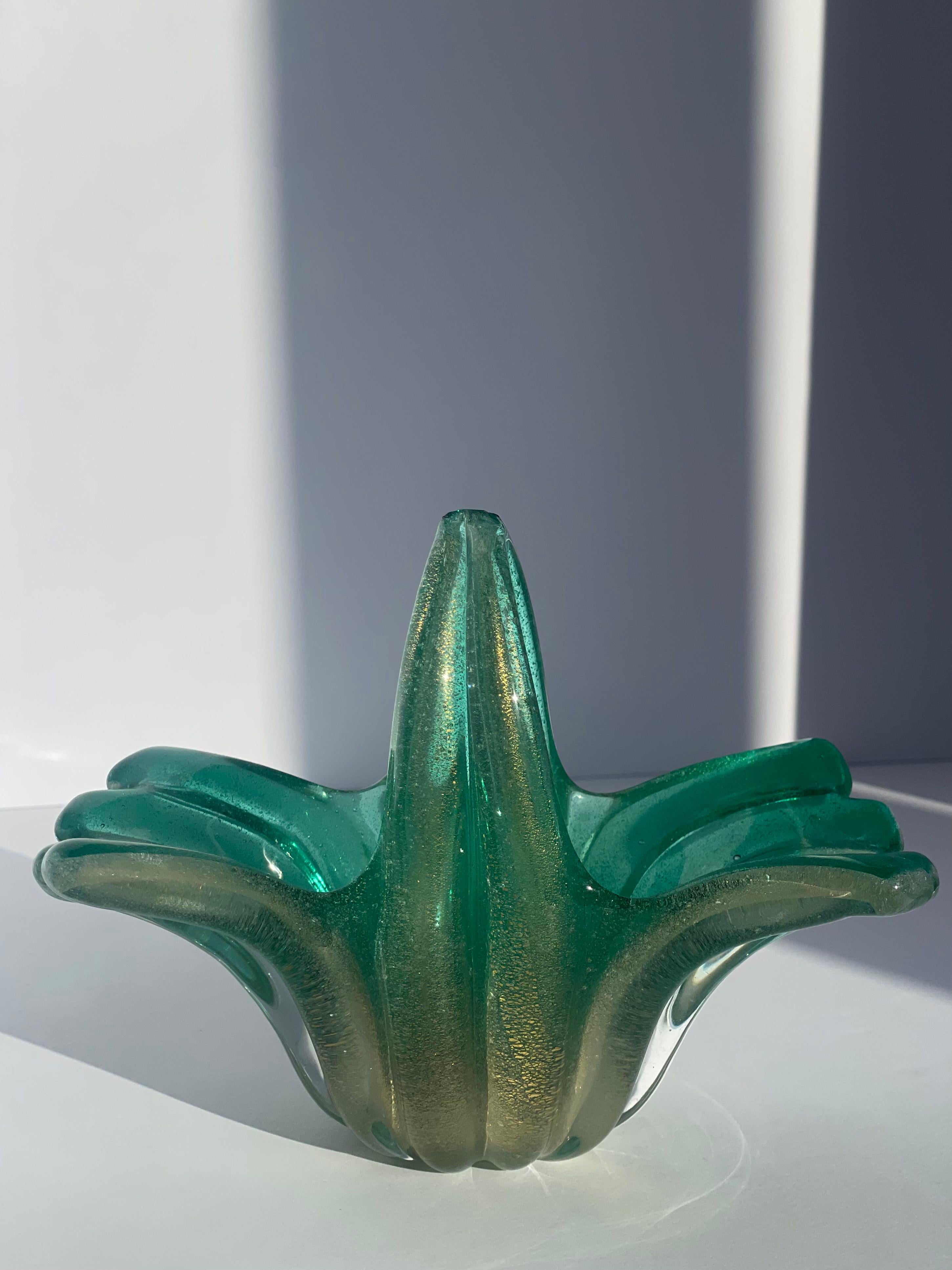 Mid-Century Modern Mid Century Modern Sculpture Green Art Glass Vase Bowl Basket Murano Seguso en vente