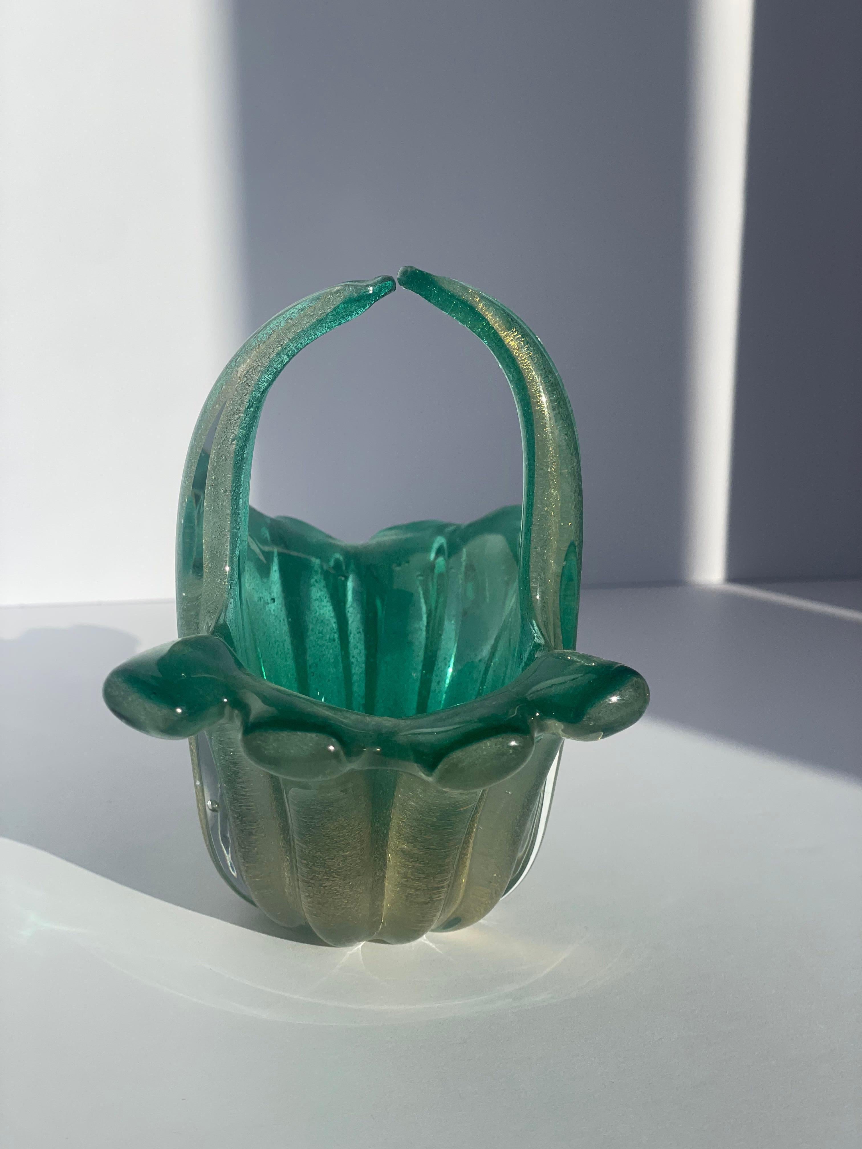 italien Mid Century Modern Sculpture Green Art Glass Vase Bowl Basket Murano Seguso en vente