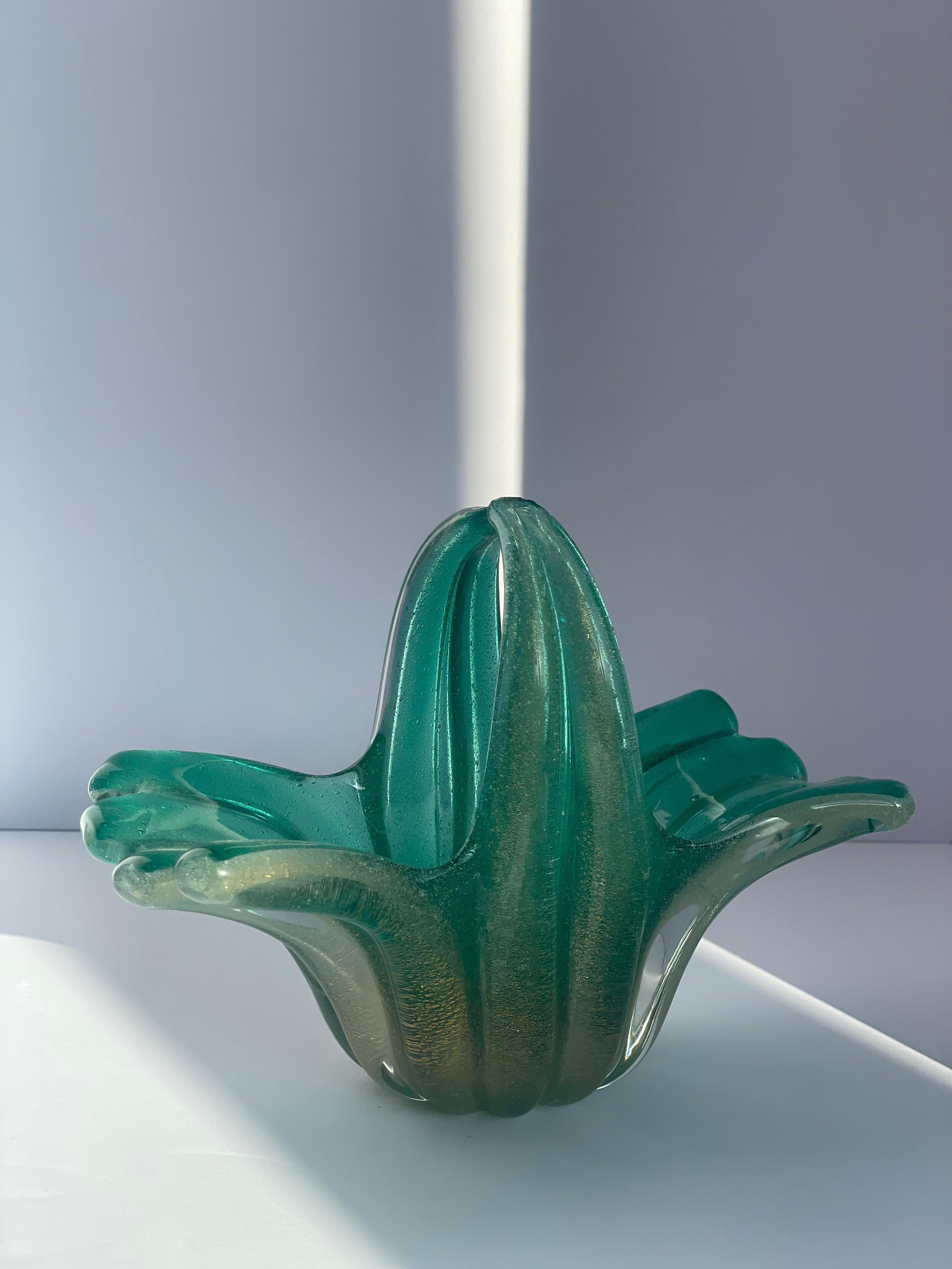 Verre Mid Century Modern Sculpture Green Art Glass Vase Bowl Basket Murano Seguso en vente