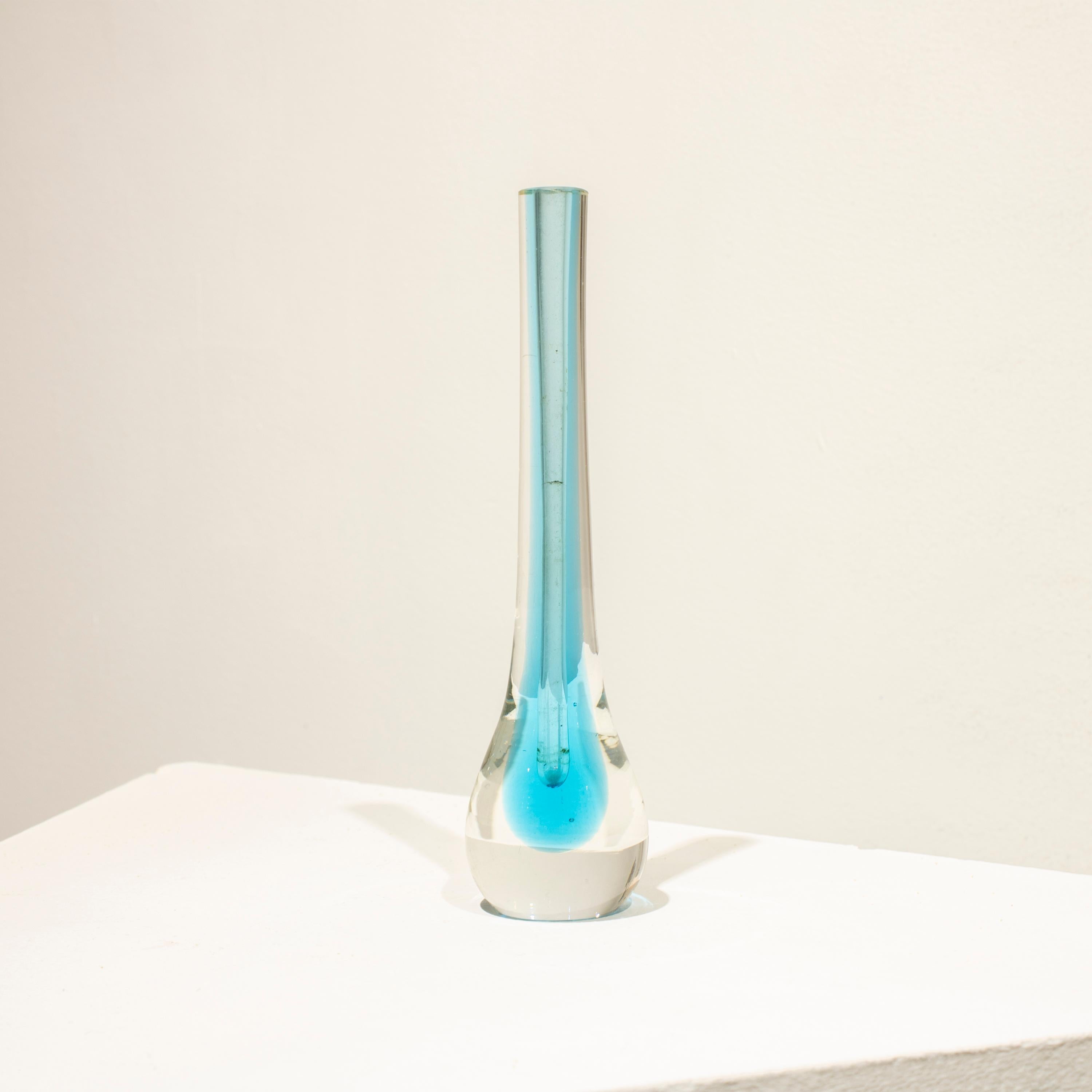 Flavio Poli Handgefertigte kleine Vase aus blauem Murano-Glas, Italien, 1970 (Italienisch) im Angebot