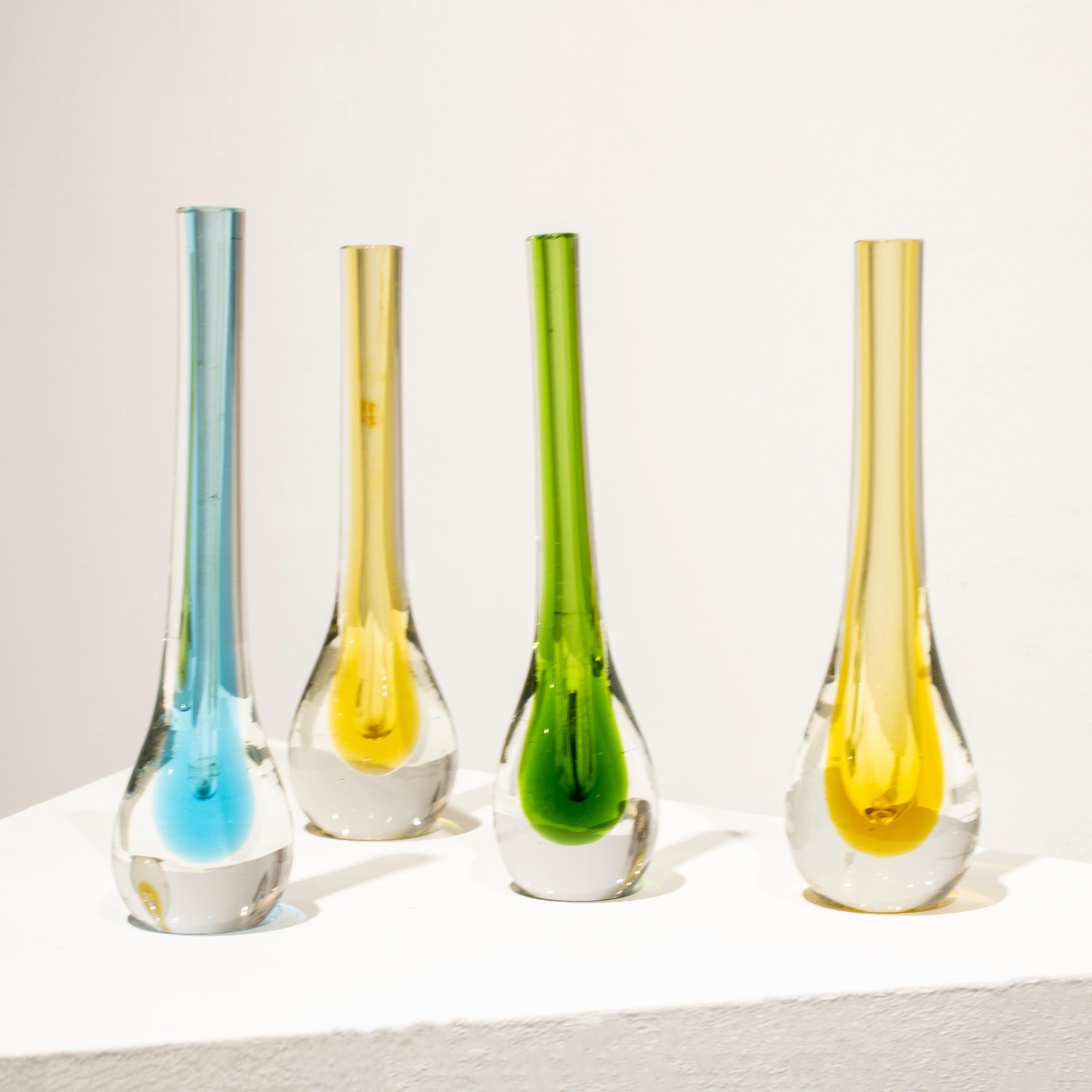Flavio Poli Handgefertigte kleine Vase aus blauem Murano-Glas, Italien, 1970 (Ende des 20. Jahrhunderts) im Angebot