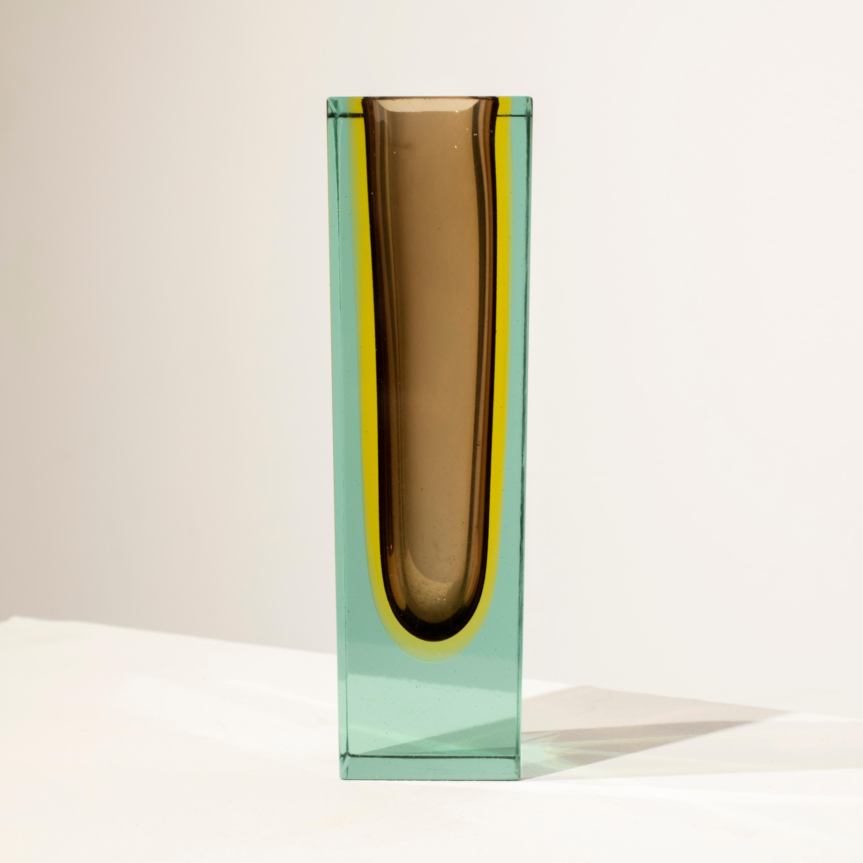 Flavio Poli Handgefertigte kleine Vase aus braunem Murano-Glas, Italien, 1970 (Moderne der Mitte des Jahrhunderts) im Angebot