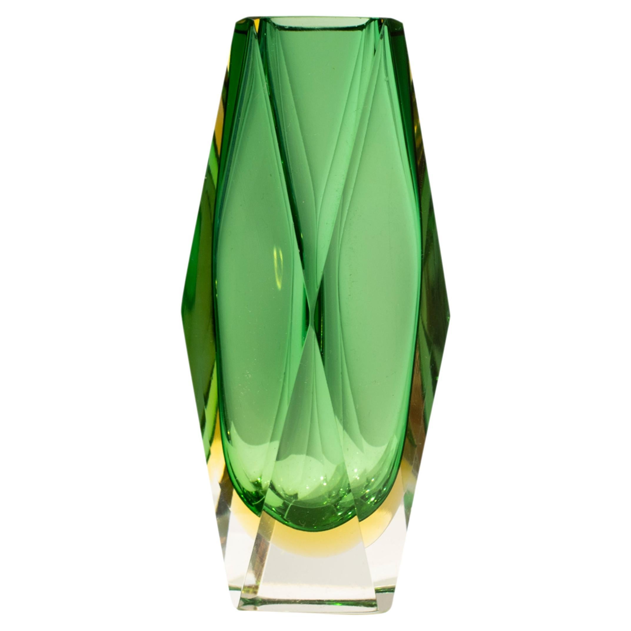 Flavio Poli Handgefertigte kleine Vase aus grünem Murano-Glas, Italien, 1970