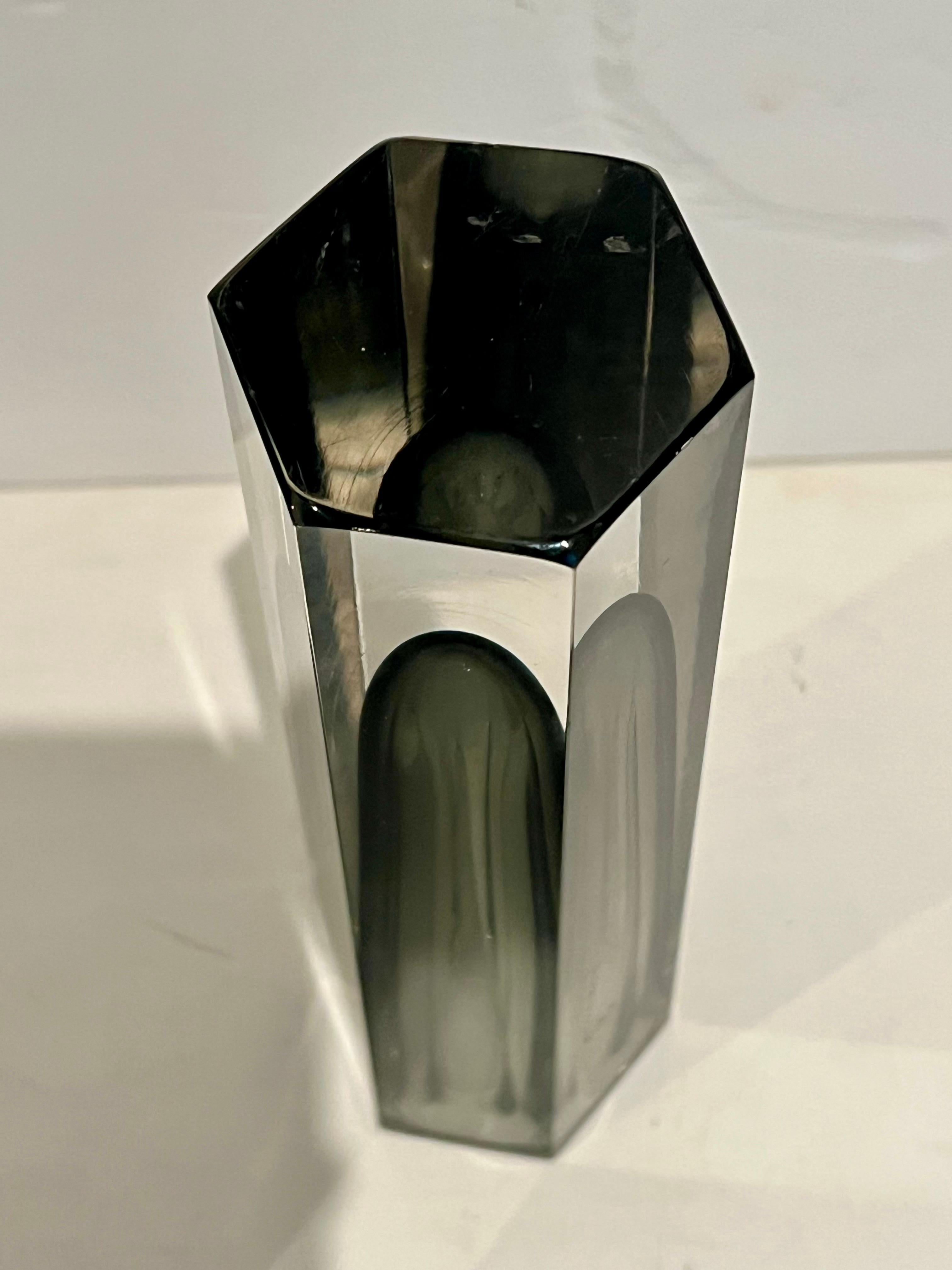 Italiano Flavio Poli Vaso esagonale sfaccettato di Murano della metà del secolo scorso in vendita