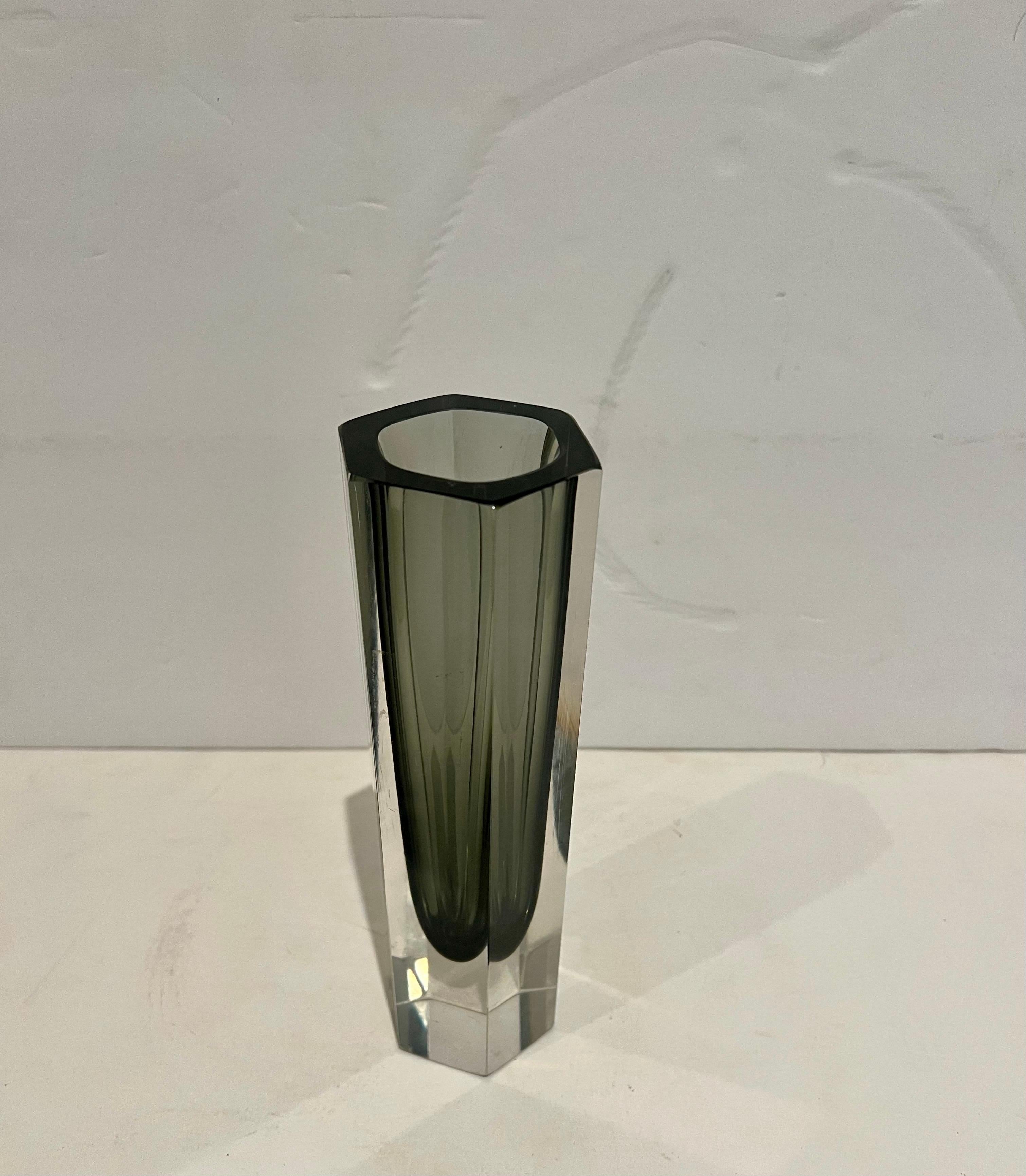 Flavio Poli Vaso esagonale sfaccettato di Murano della metà del secolo scorso In condizioni ottime in vendita a San Diego, CA