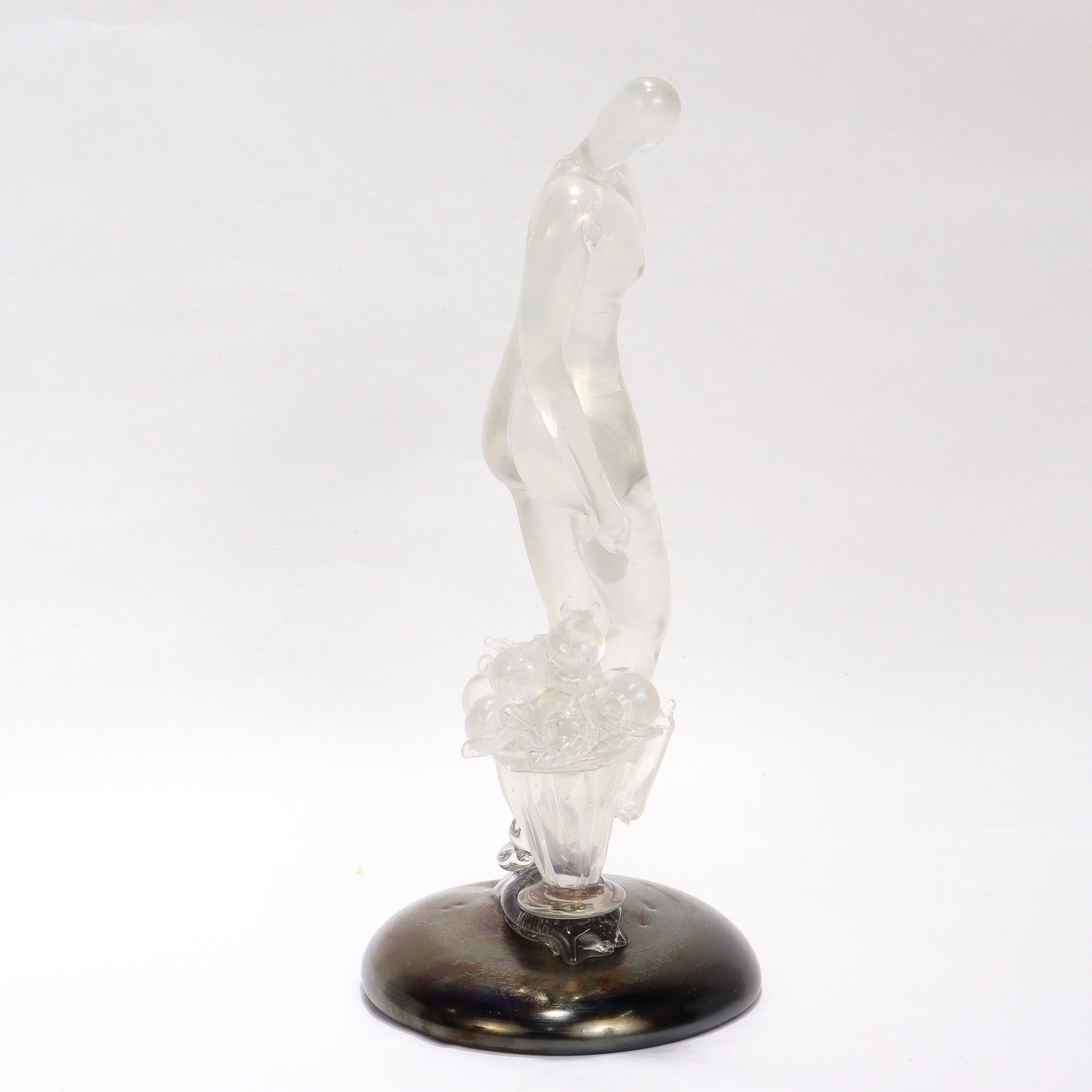Verre d'art Flavio Poli / I.V.A.M Murano Art Glass Figurine Femme nue avec fruits et fleurs en vente