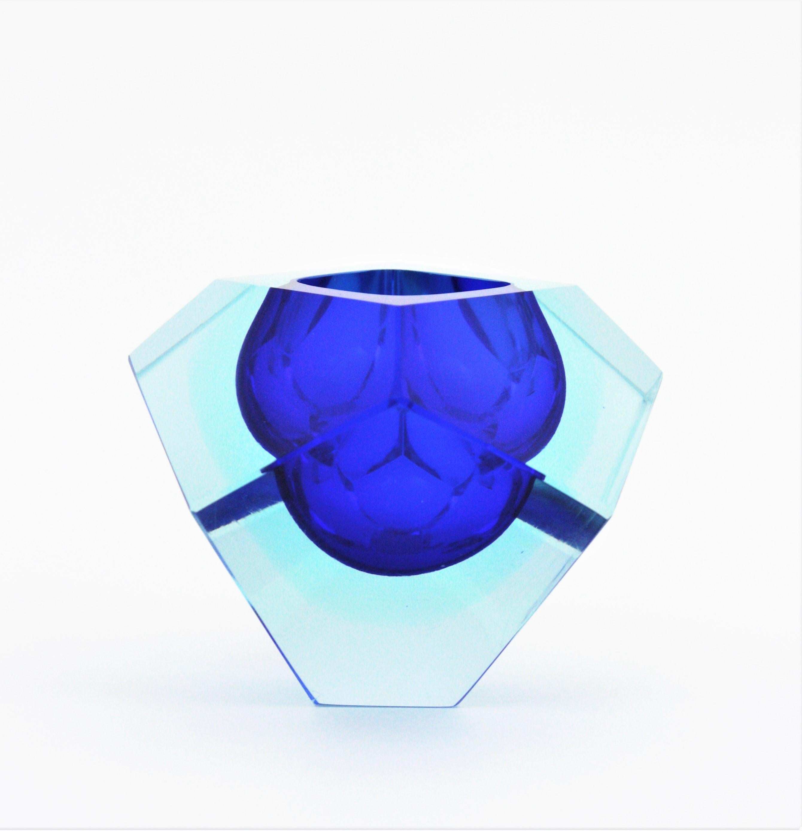 Flavio Poli Murano Blue Sommerso Faceted Art Glass Bowl In Excellent Condition In Barcelona, ES
