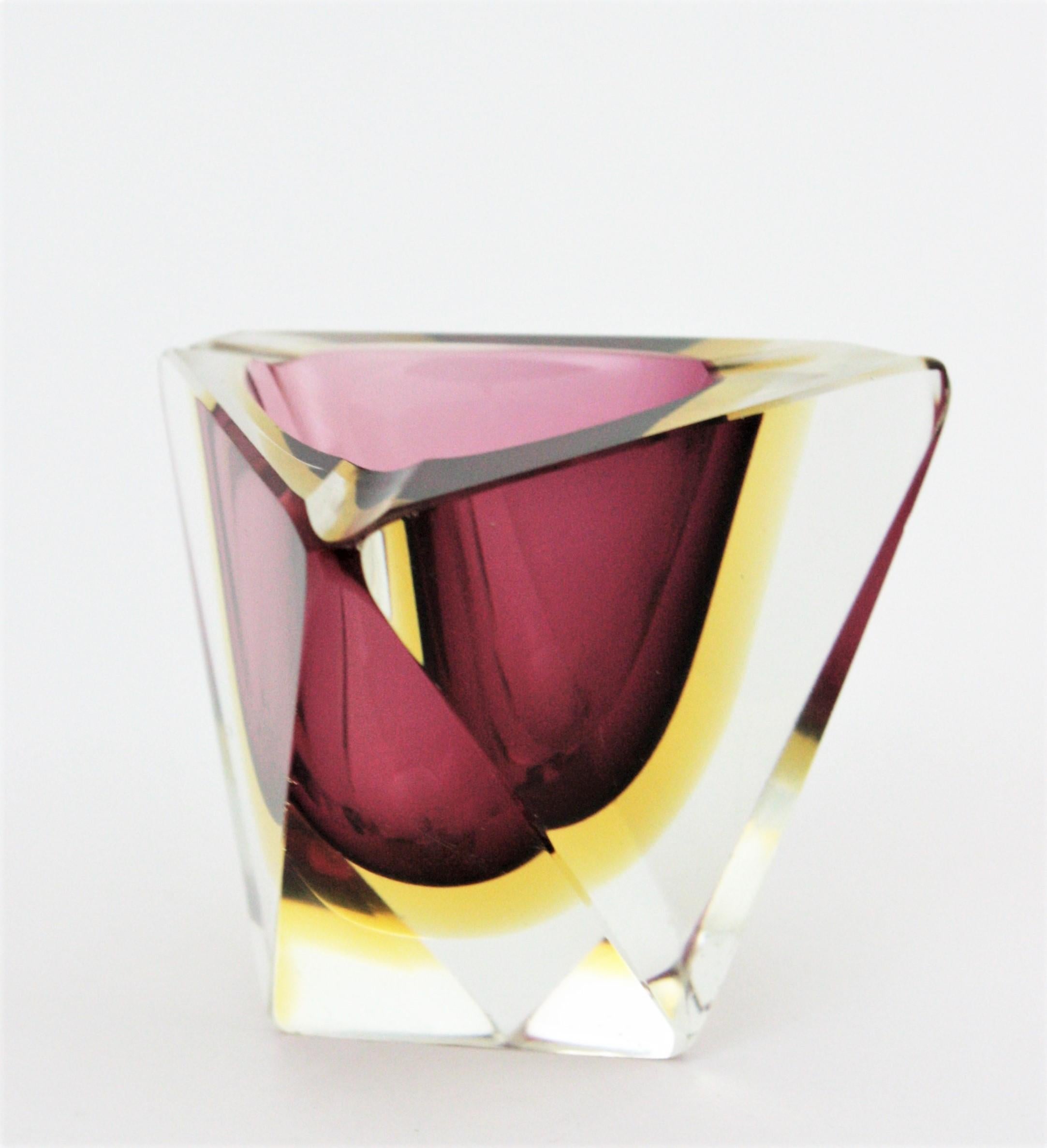 Flavio Poli Murano Facettiertes Murano Glass Sommerso Lila Gelb Dreieckiger Aschenbecher /Schale im Angebot 3