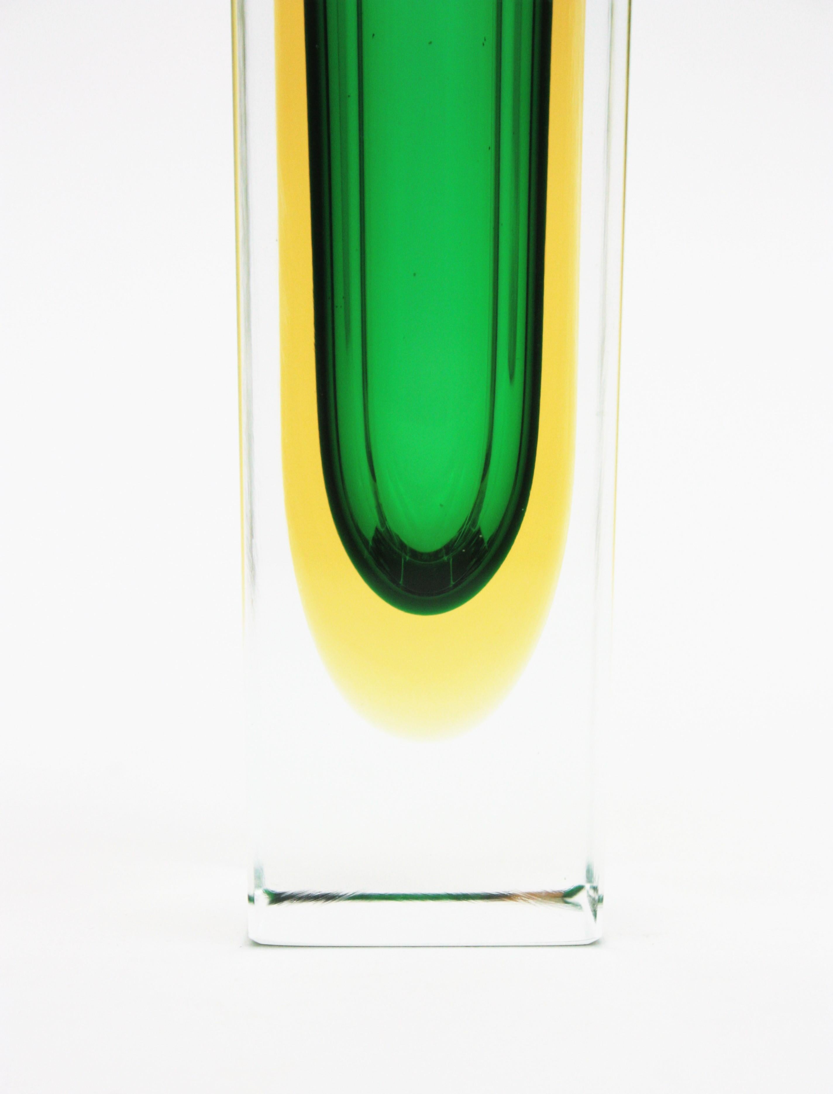 Flavio Poli Murano Faceted Sommerso Green Yellow and Clear Art Glass Vase For Sale 4