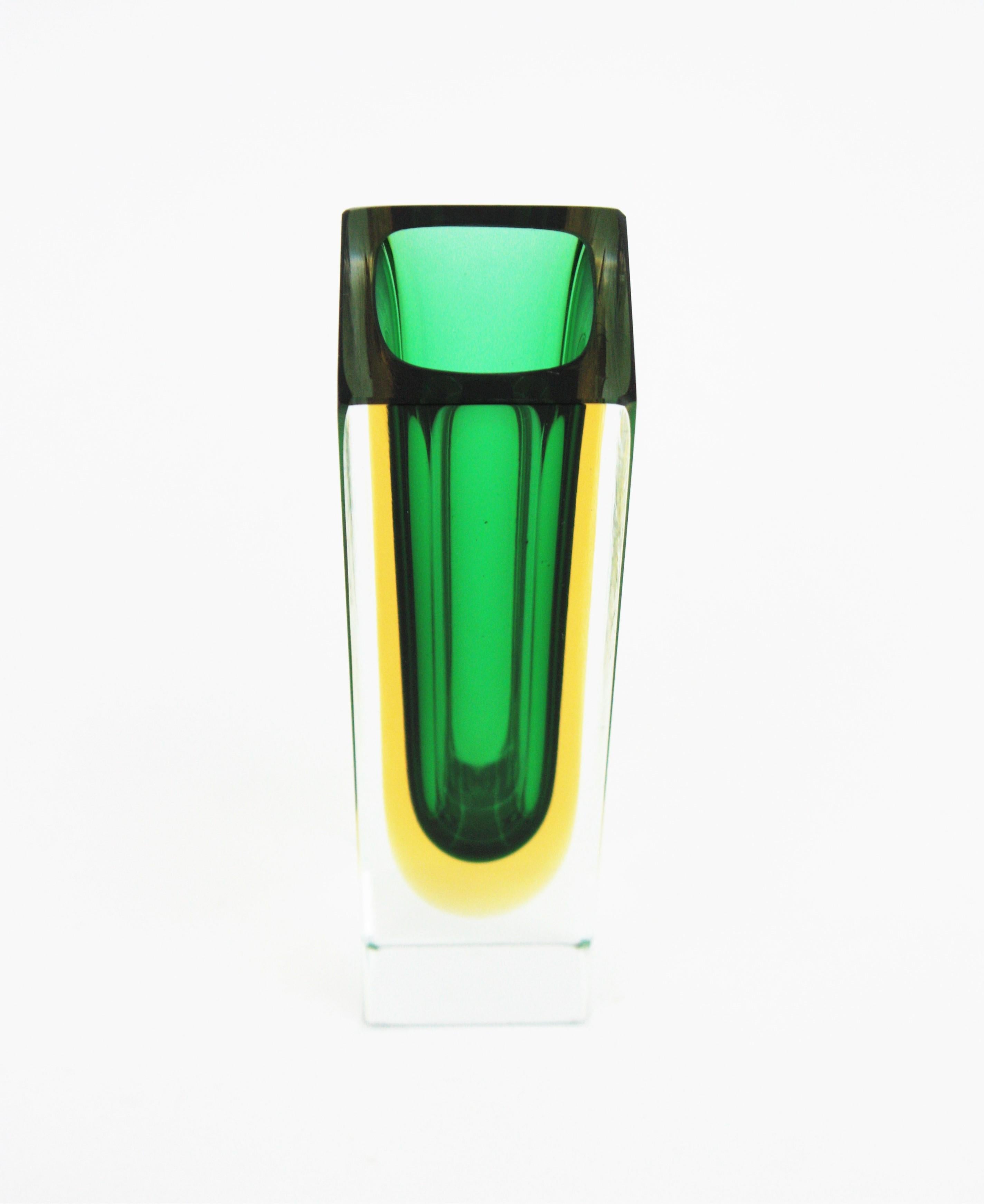 Flavio Poli Murano Faceted Sommerso Green Yellow and Clear Art Glass Vase In Good Condition For Sale In Barcelona, ES