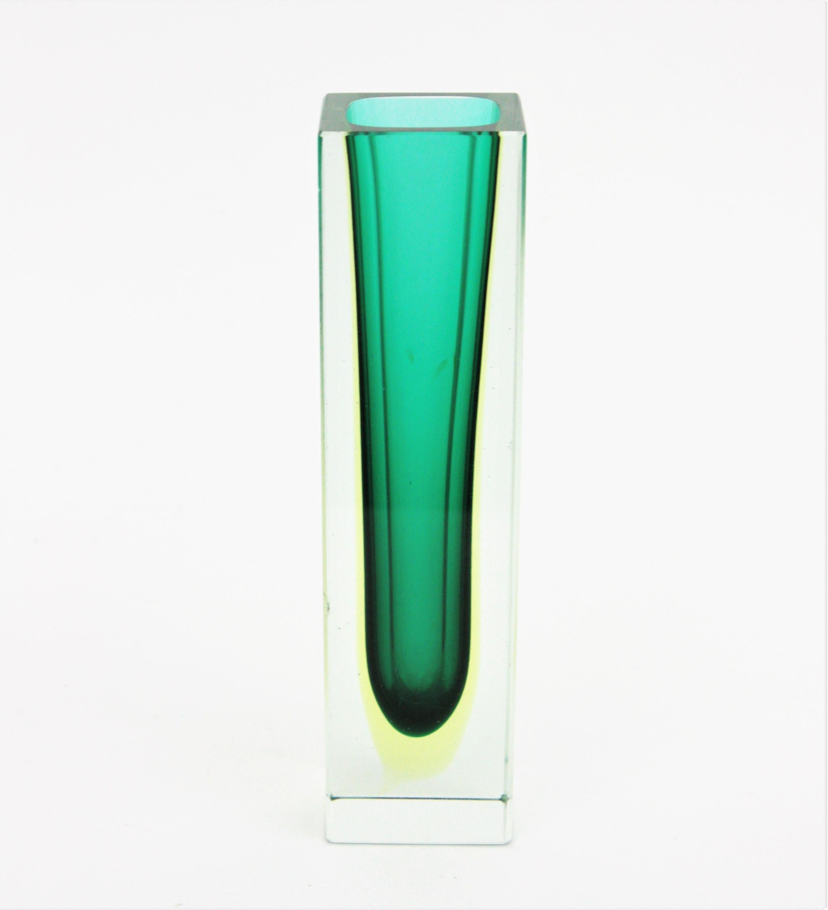 Eye-catching faceted sommerso green and yellow art glass vase. Attributed to Flavio Poli for Seguso. Italy, 1960s.
Green glass with a layer in yellow glass submerged into clear glass using the Sommerso technique.
Place it alone or as a part of a