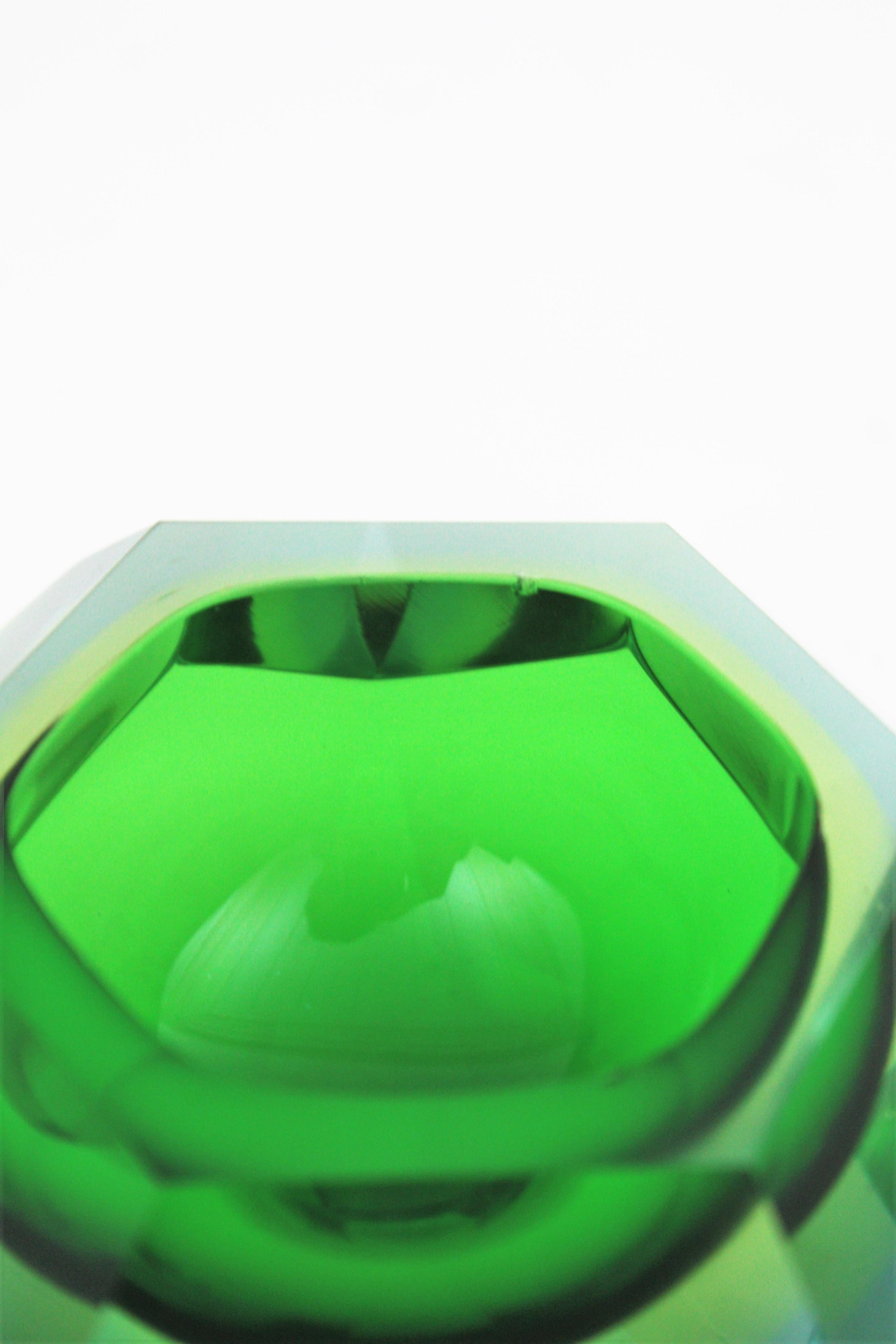 Flavio Poli Murano Green Yellow Sommerso Faceted Art Glass Bowl (bol en verre d'art à facettes) en vente 6