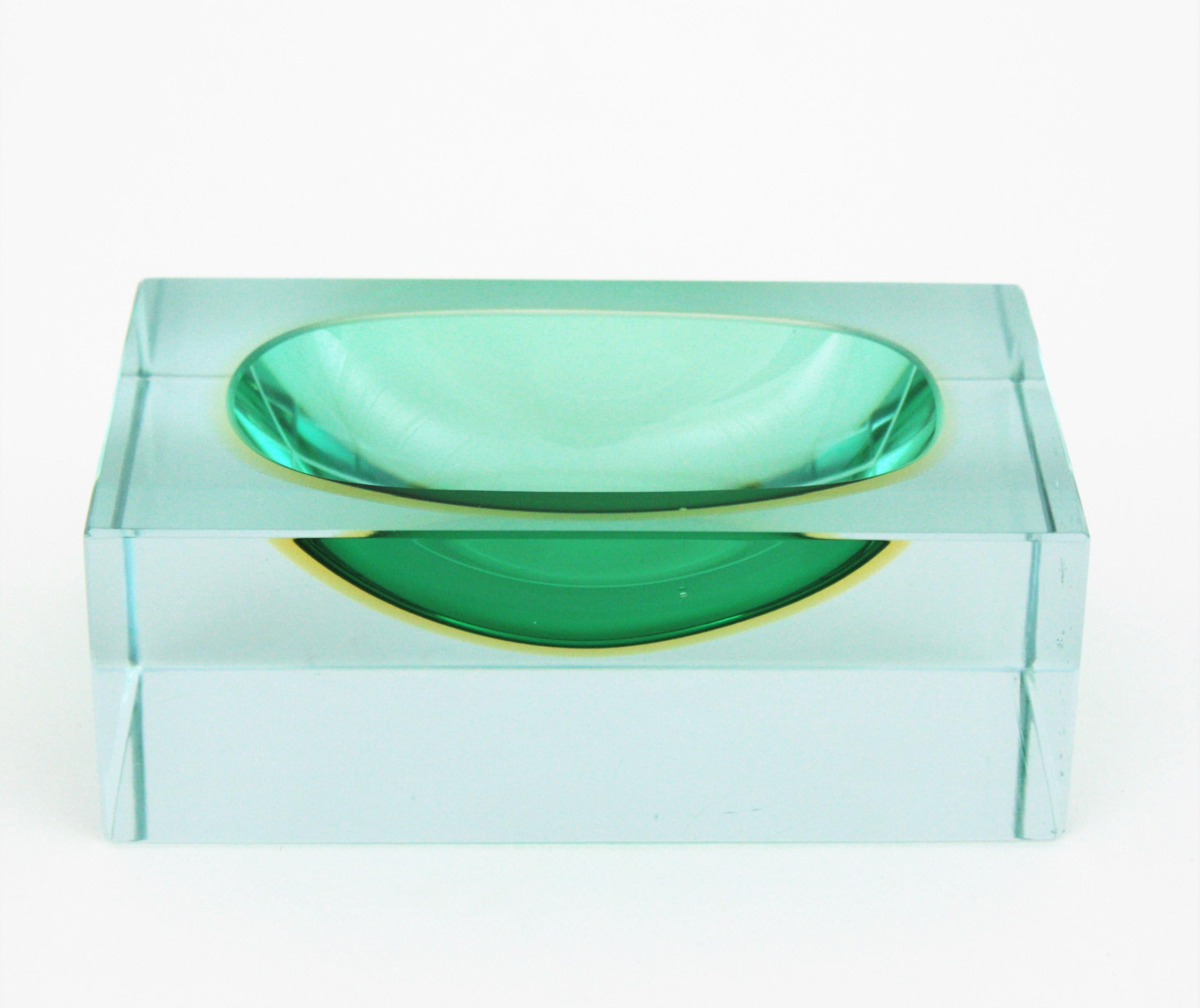 Flavio Poli Murano Green Yellow Sommerso Faceted Art Glass Bowl or Vide-Poche In Good Condition In Barcelona, ES