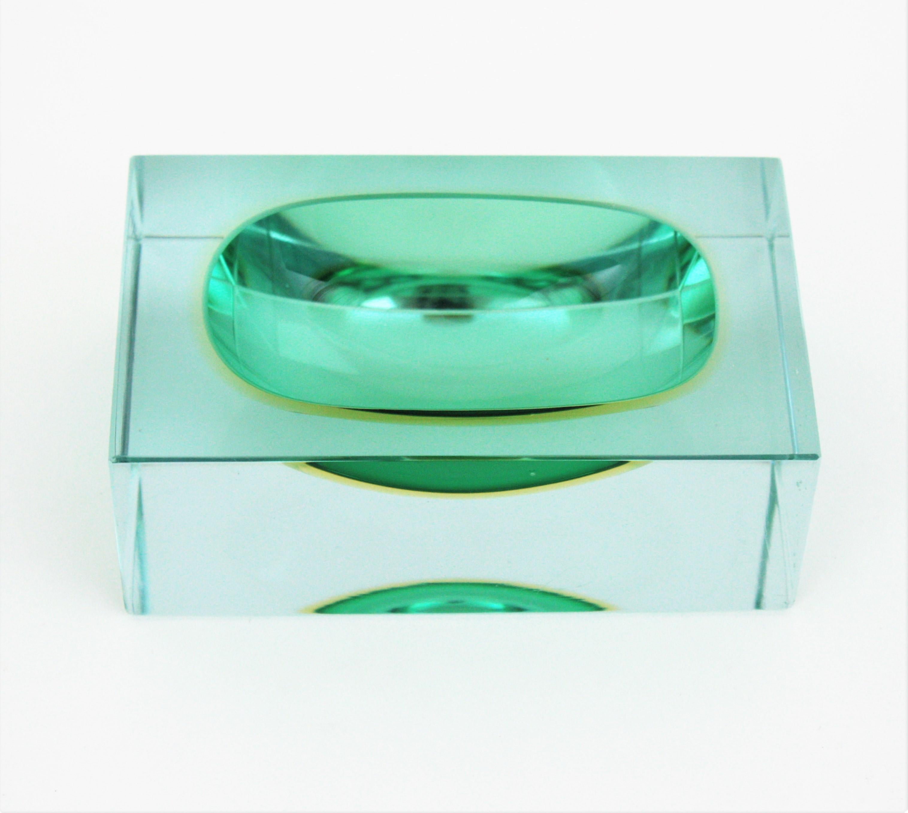 20th Century Flavio Poli Murano Green Yellow Sommerso Faceted Art Glass Bowl or Vide-Poche