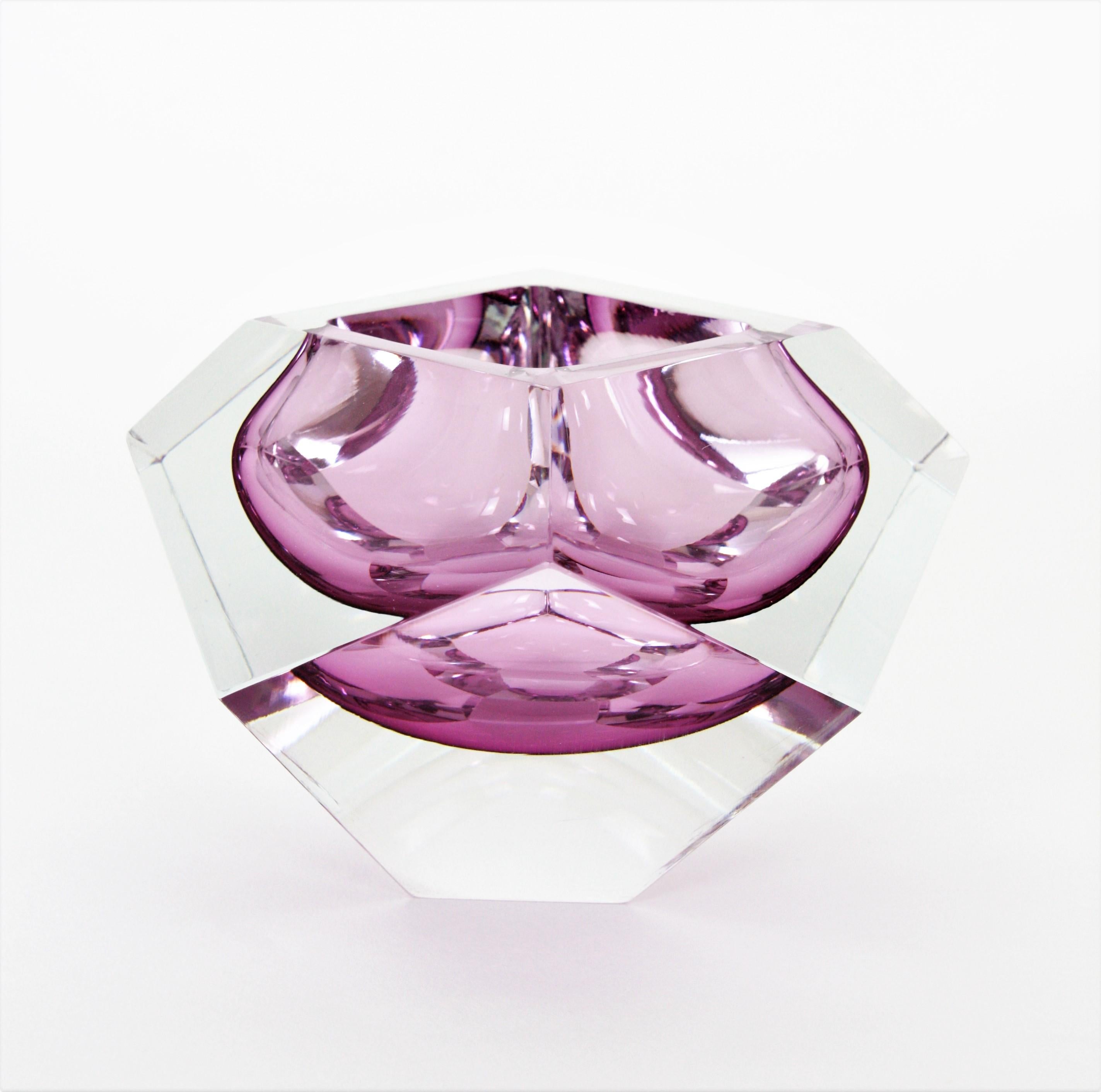 Flavio Poli Murano Lavendel Sommerso Facettierte Riesige Kunstglasschale (Moderne der Mitte des Jahrhunderts) im Angebot