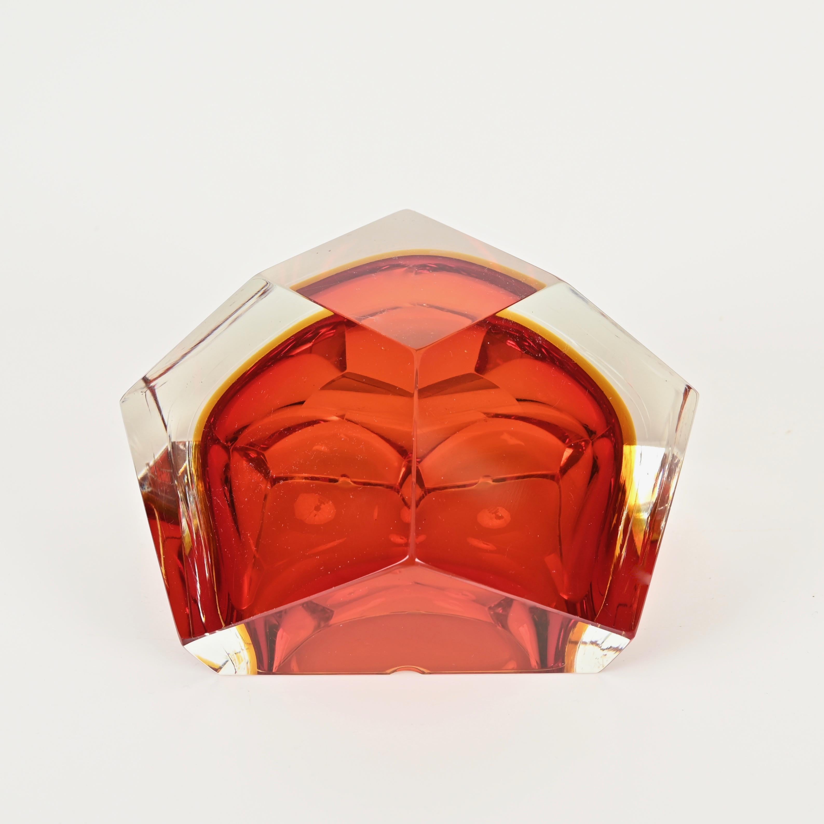 Flavio Poli Murano Roter Sommerso-Aschenbecher aus facettiertem Glas, Italien 1960er Jahre im Angebot 5