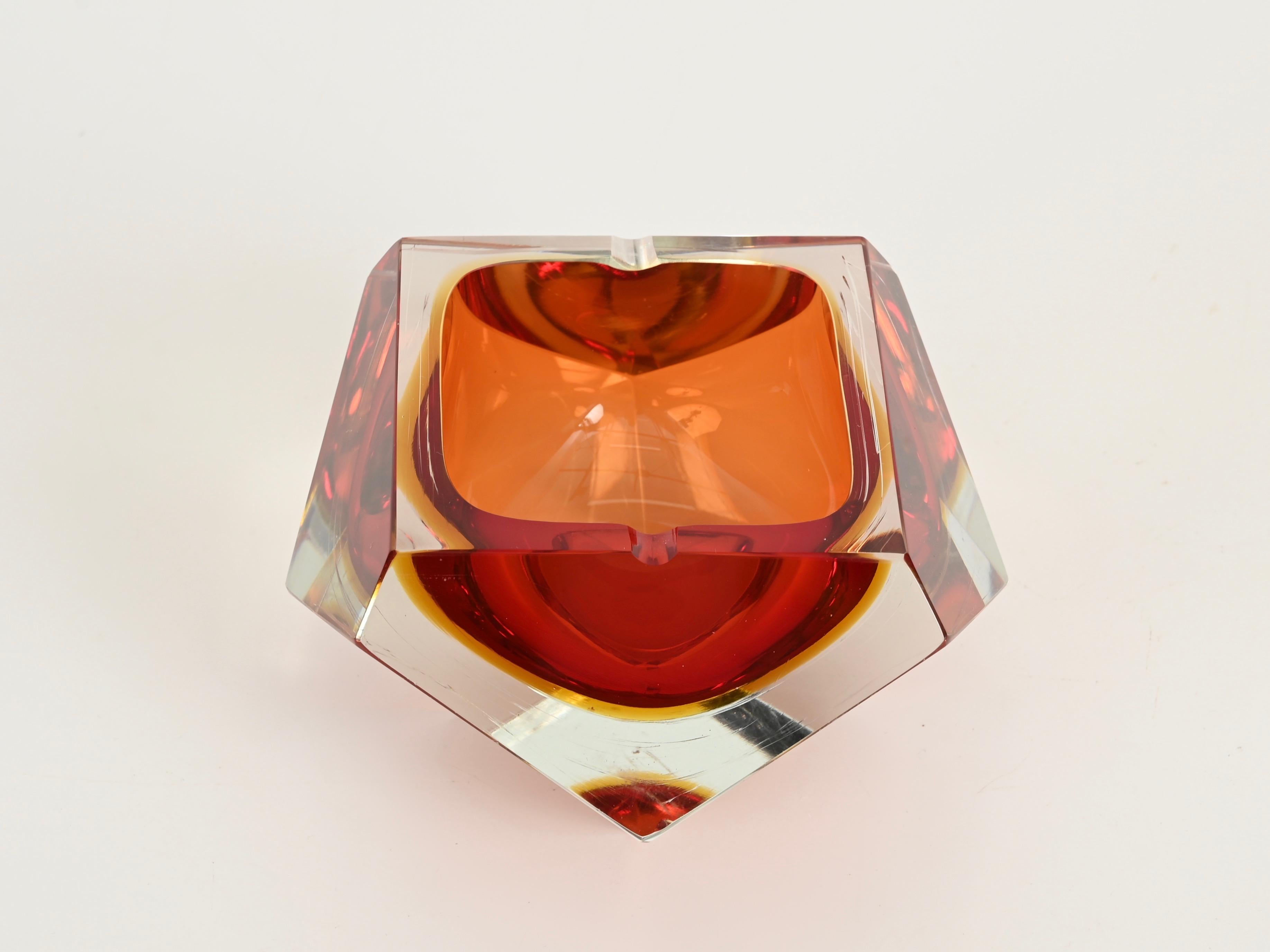 Flavio Poli Murano Roter Sommerso-Aschenbecher aus facettiertem Glas, Italien 1960er Jahre im Angebot 2