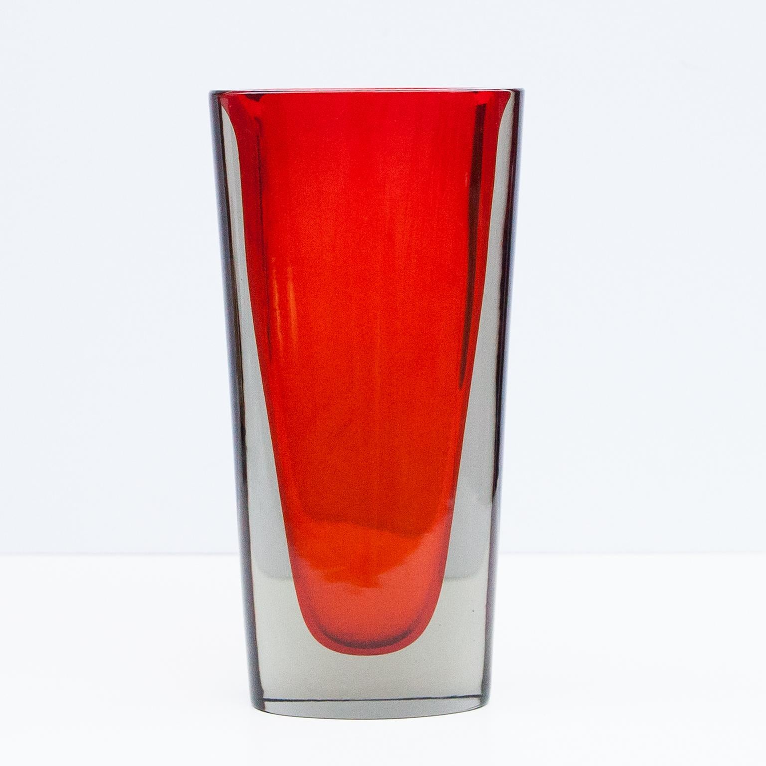 Flavio Poli Murano Seguso Vase Rot, 1960er Jahre (Moderne der Mitte des Jahrhunderts) im Angebot