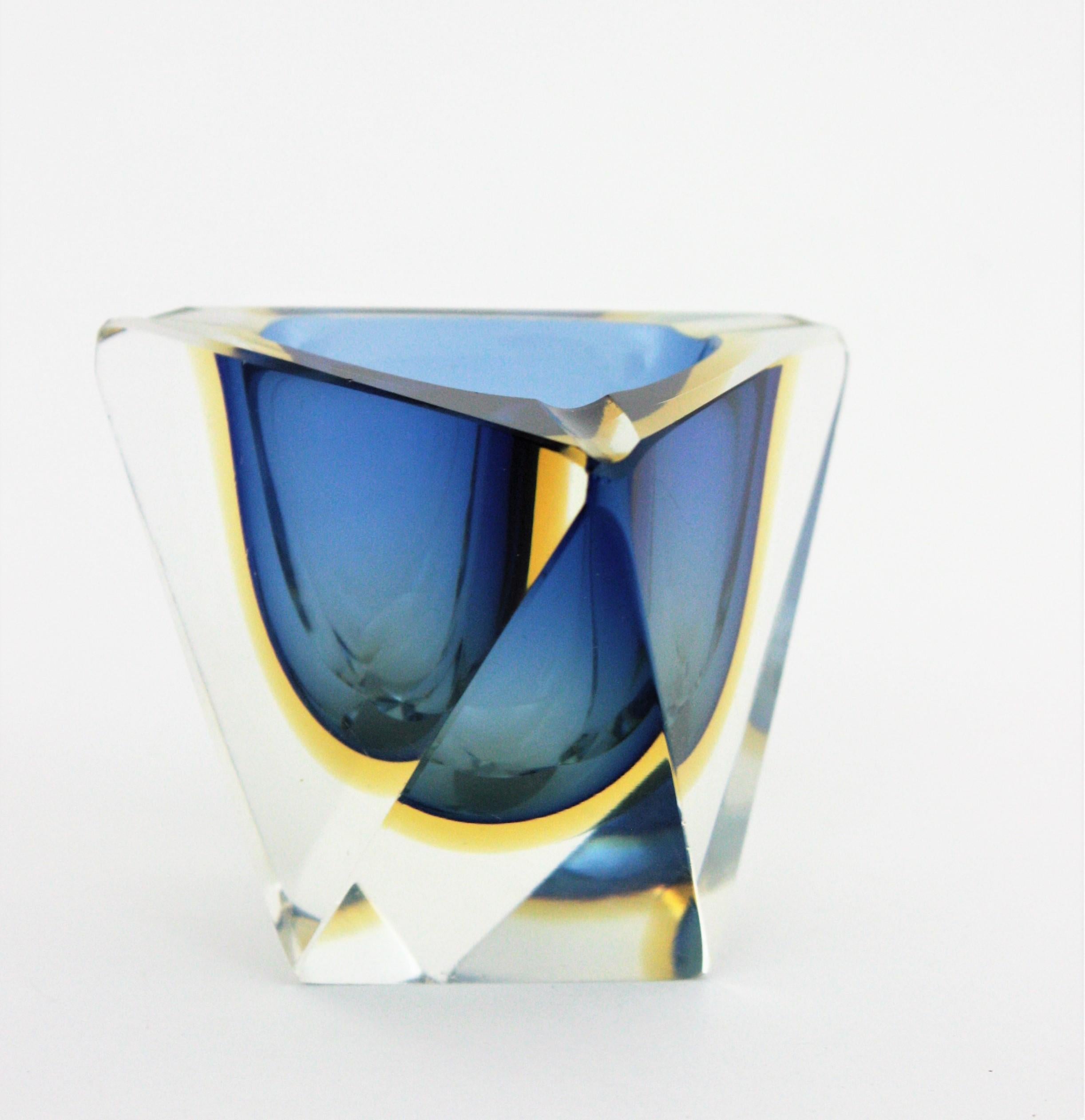 Mid-Century Modern Flavio Poli Murano Sommerso Blue & Yellow Faceted Triangular Glass Ashtray Bowl For Sale