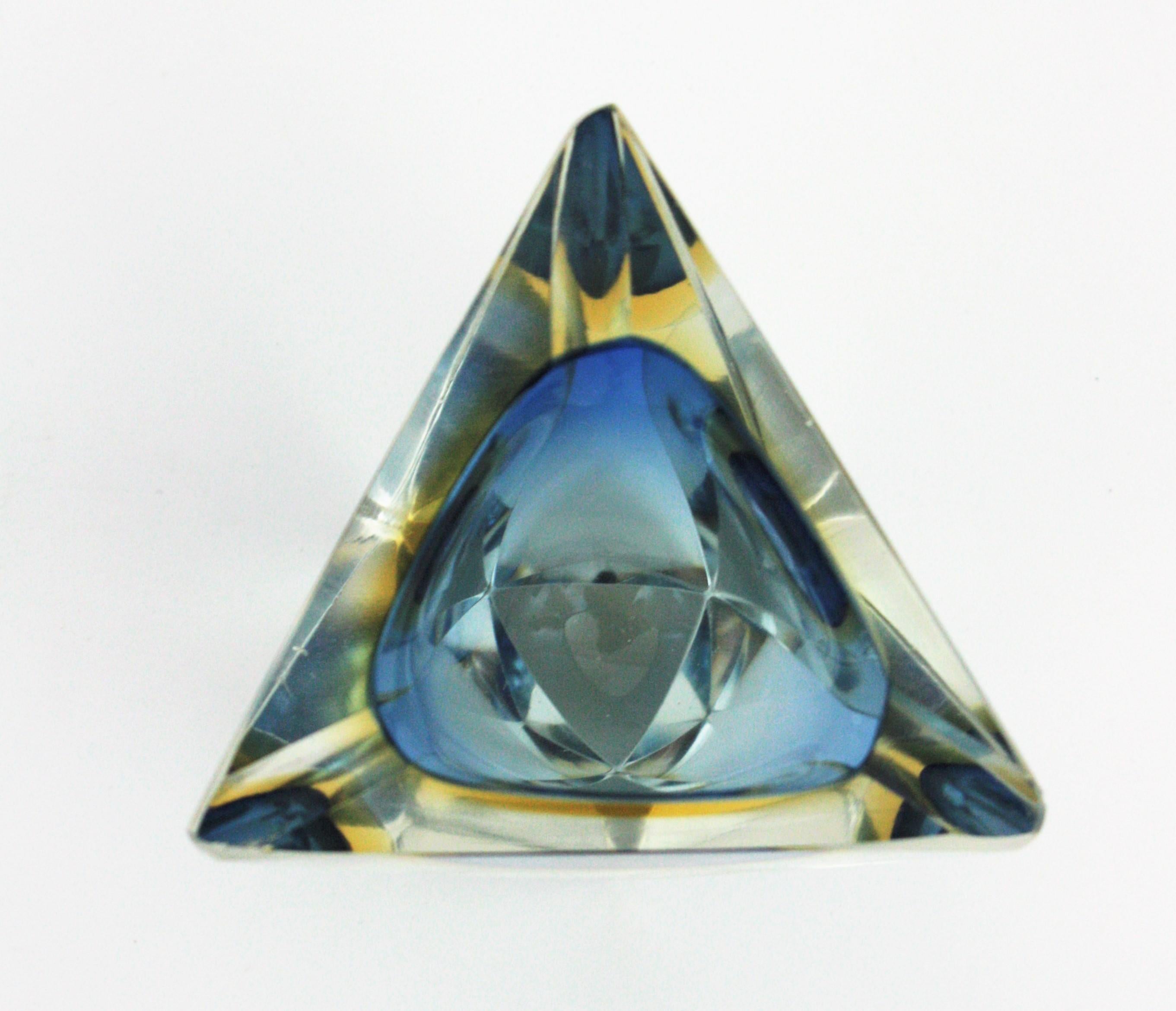 Flavio Poli Murano Sommerso Blue & Yellow Faceted Triangular Glass Ashtray Bowl For Sale 1