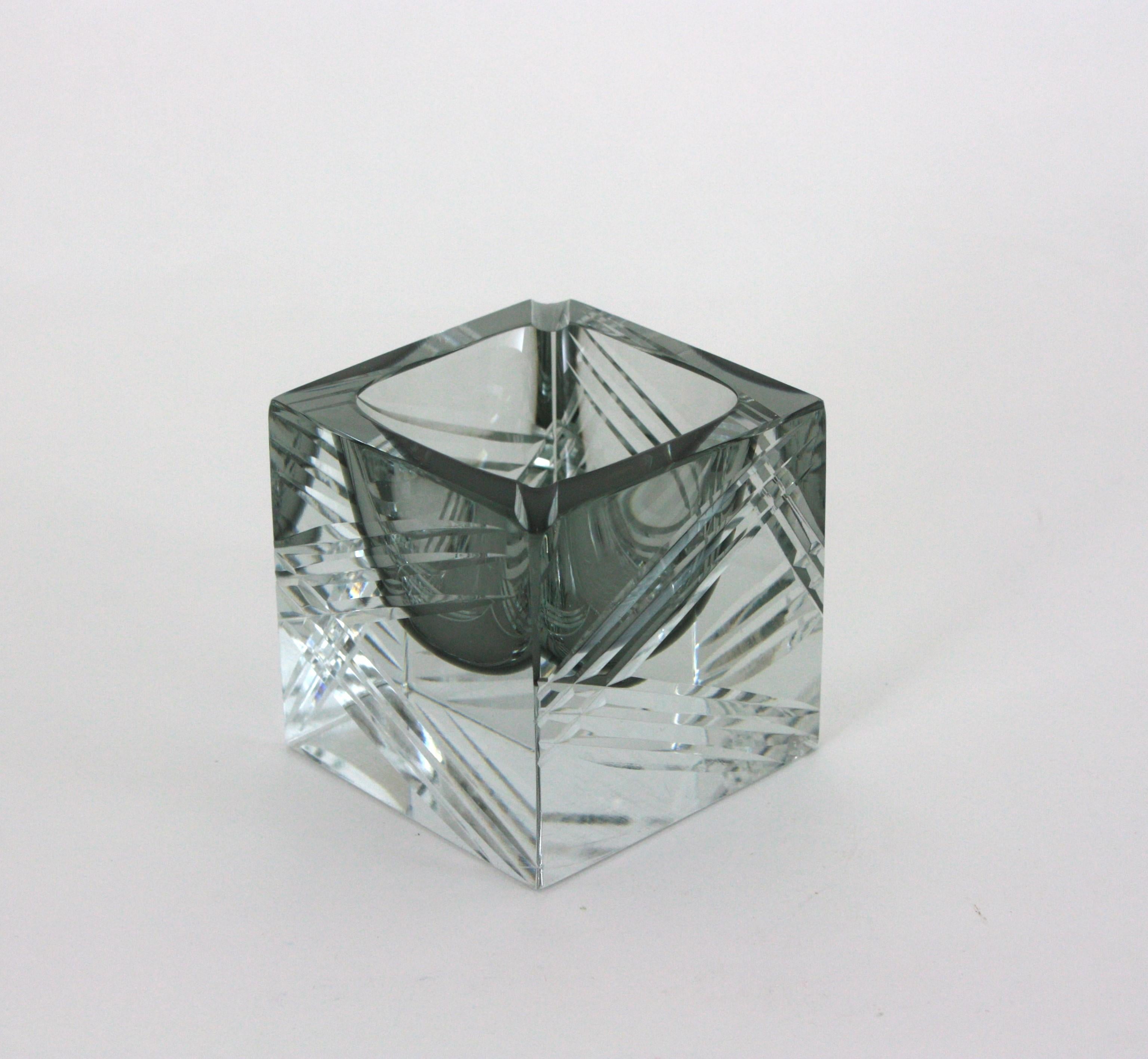 Flavio Poli Murano Sommerso Grau Facettiertes Kunstglas Schale / Aschenbecher (20. Jahrhundert) im Angebot