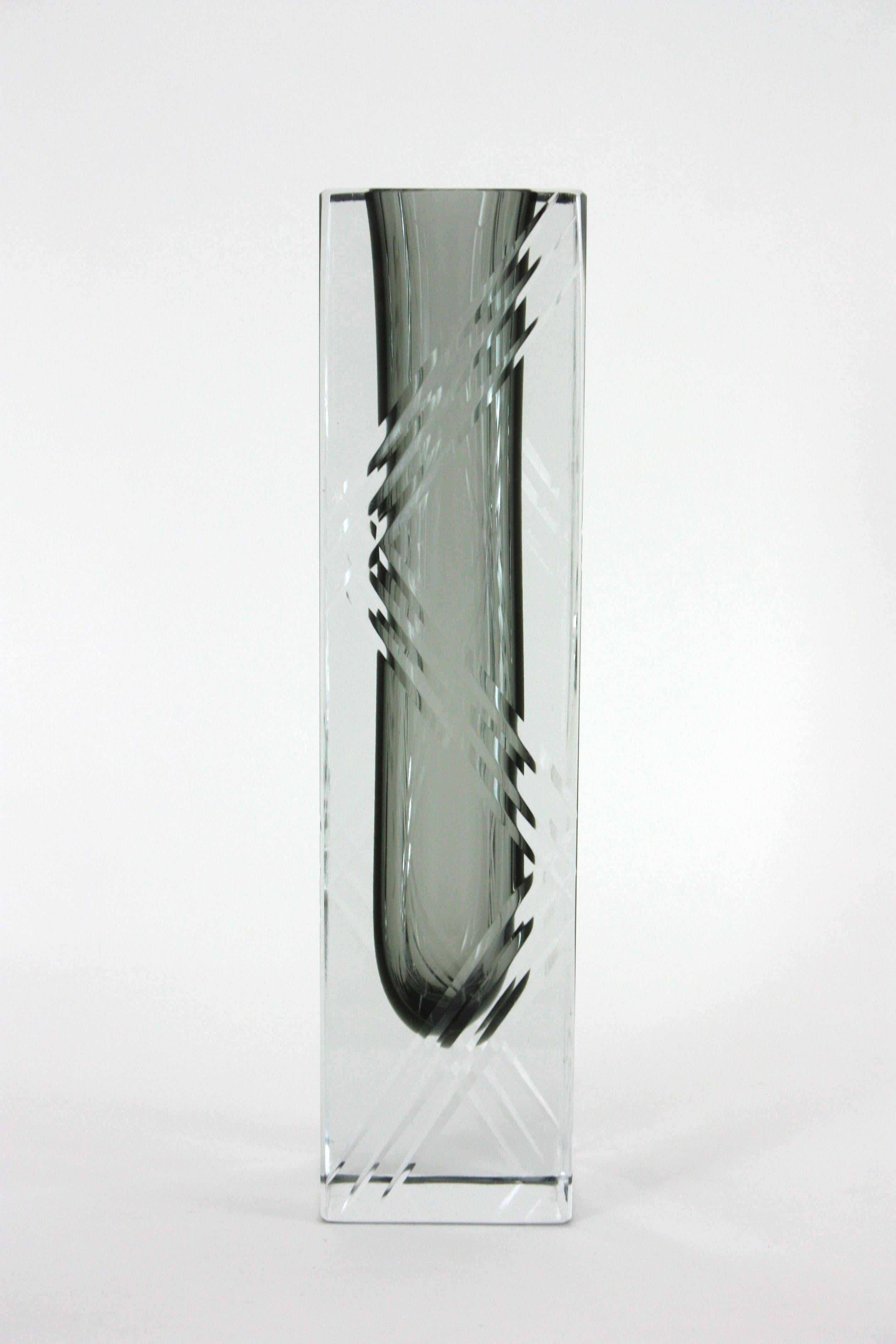 Flavio Poli Murano Sommerso, vase en verre d'art gris à facettes avec rayures gravées en vente 2