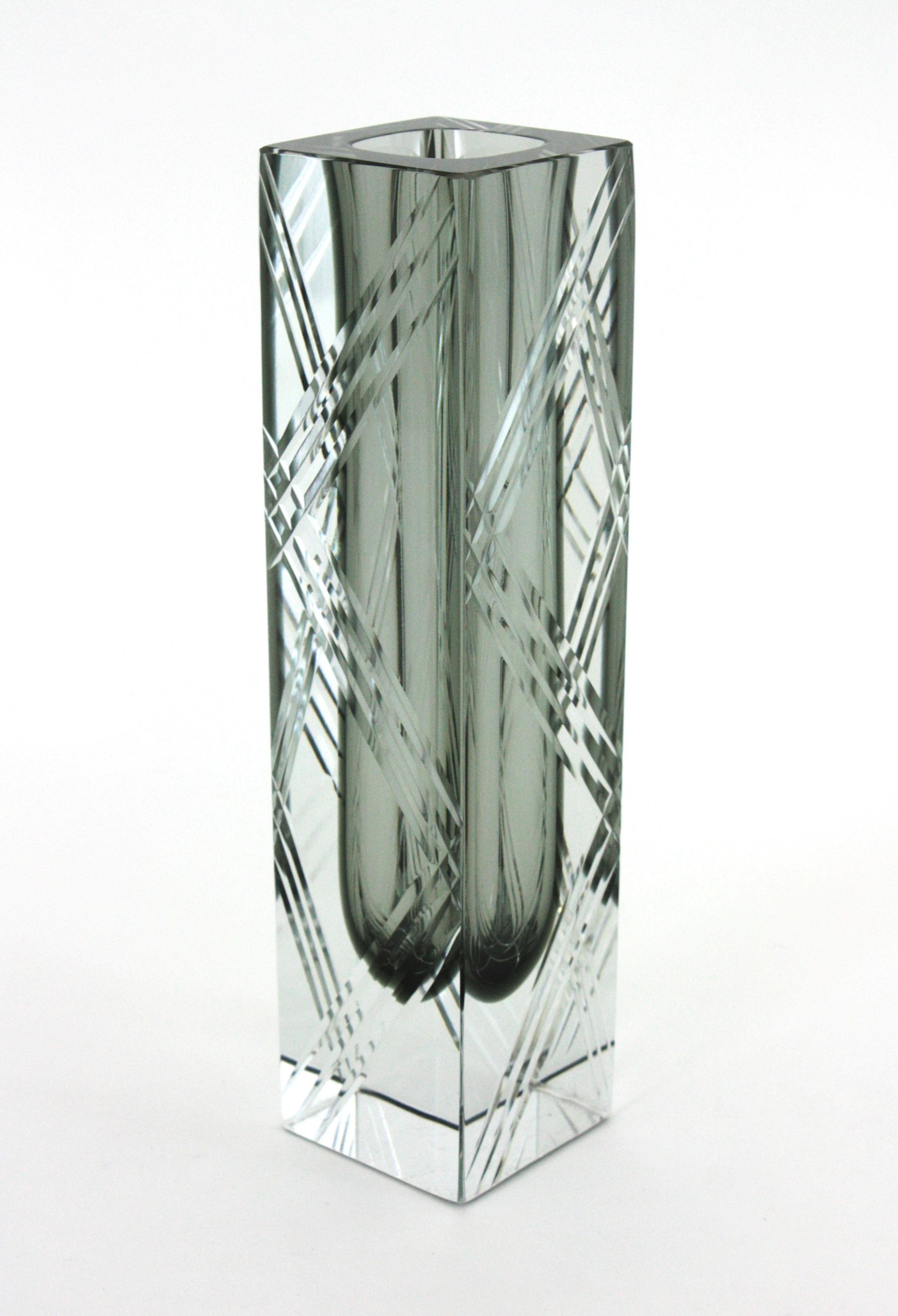 Flavio Poli Murano Sommerso, vase en verre d'art gris à facettes avec rayures gravées en vente 4