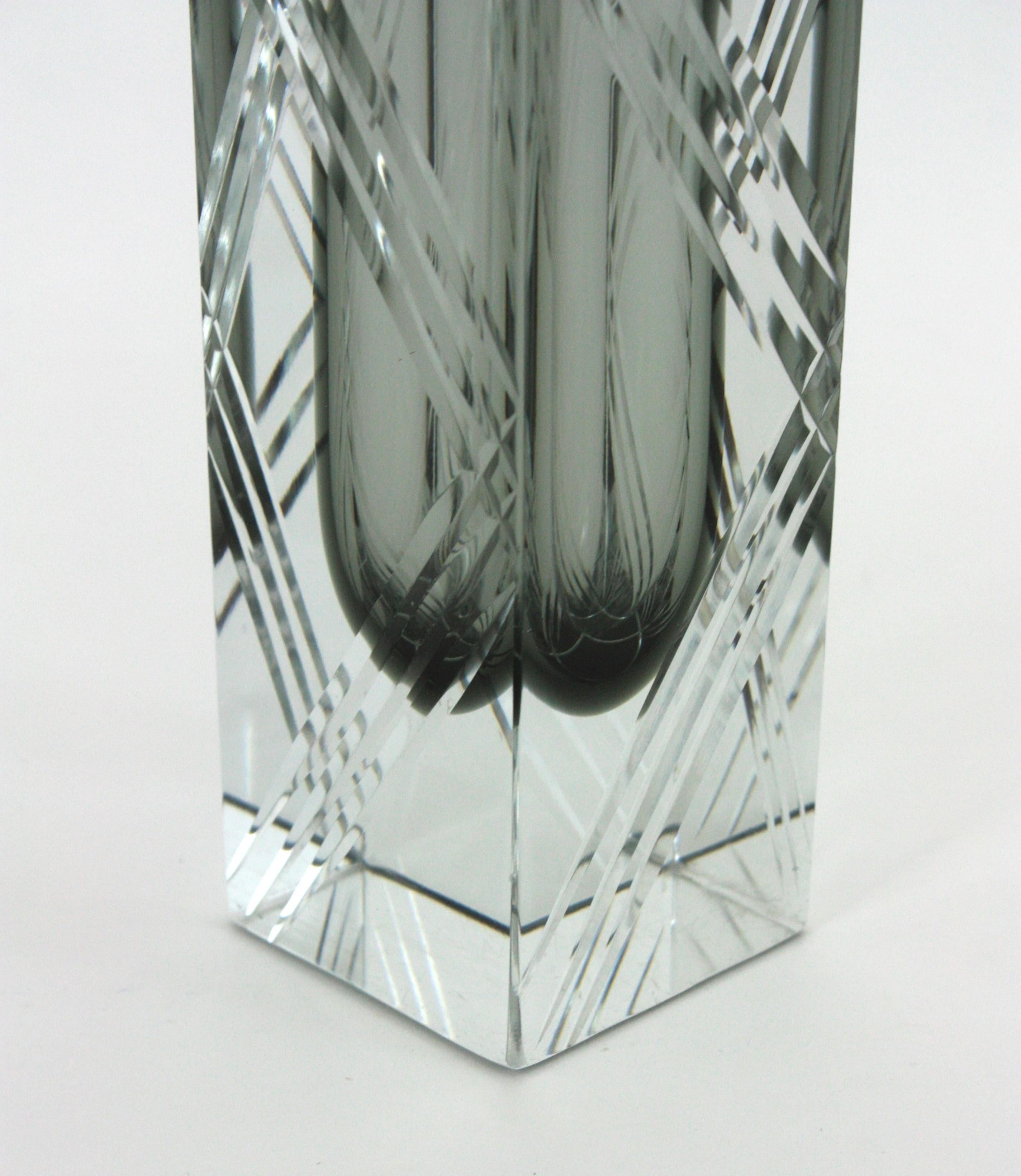 Flavio Poli Murano Sommerso, vase en verre d'art gris à facettes avec rayures gravées en vente 7