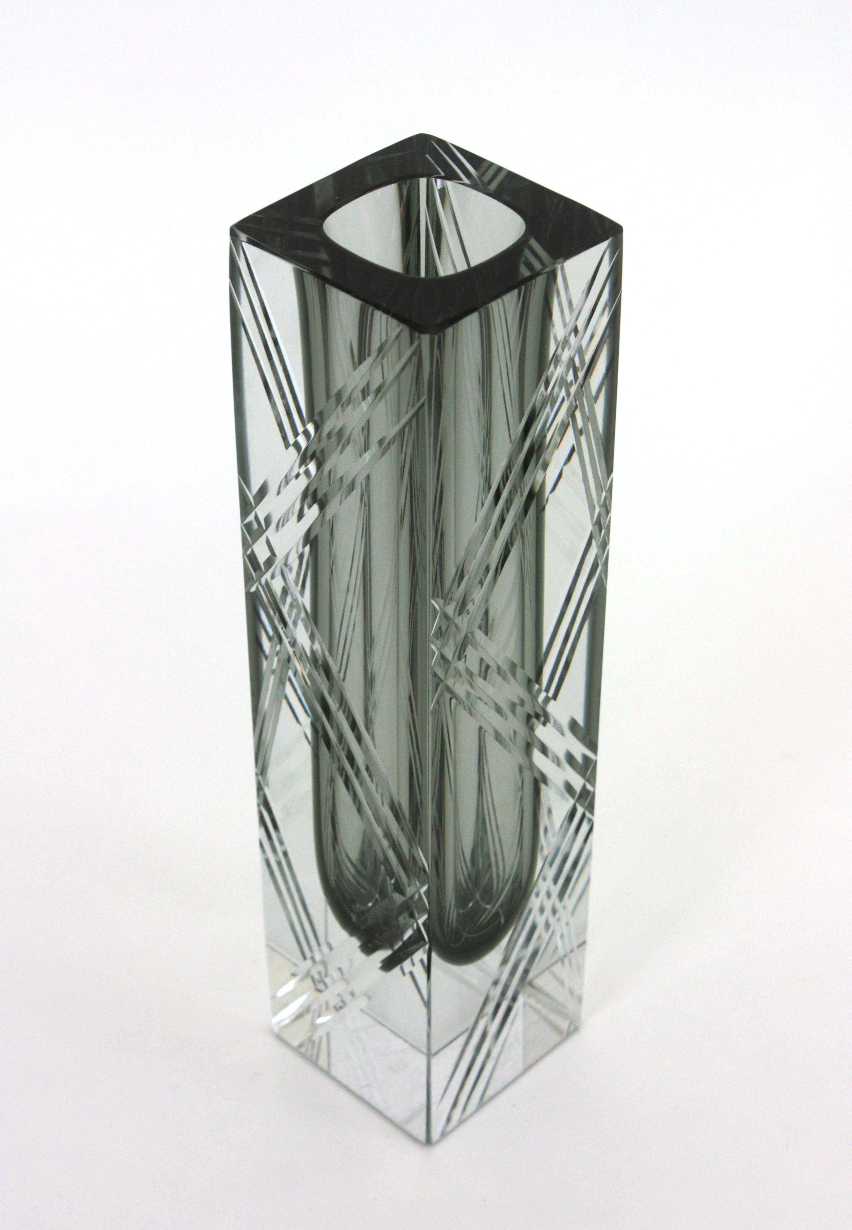 Flavio Poli Murano Sommerso, vase en verre d'art gris à facettes avec rayures gravées en vente 9