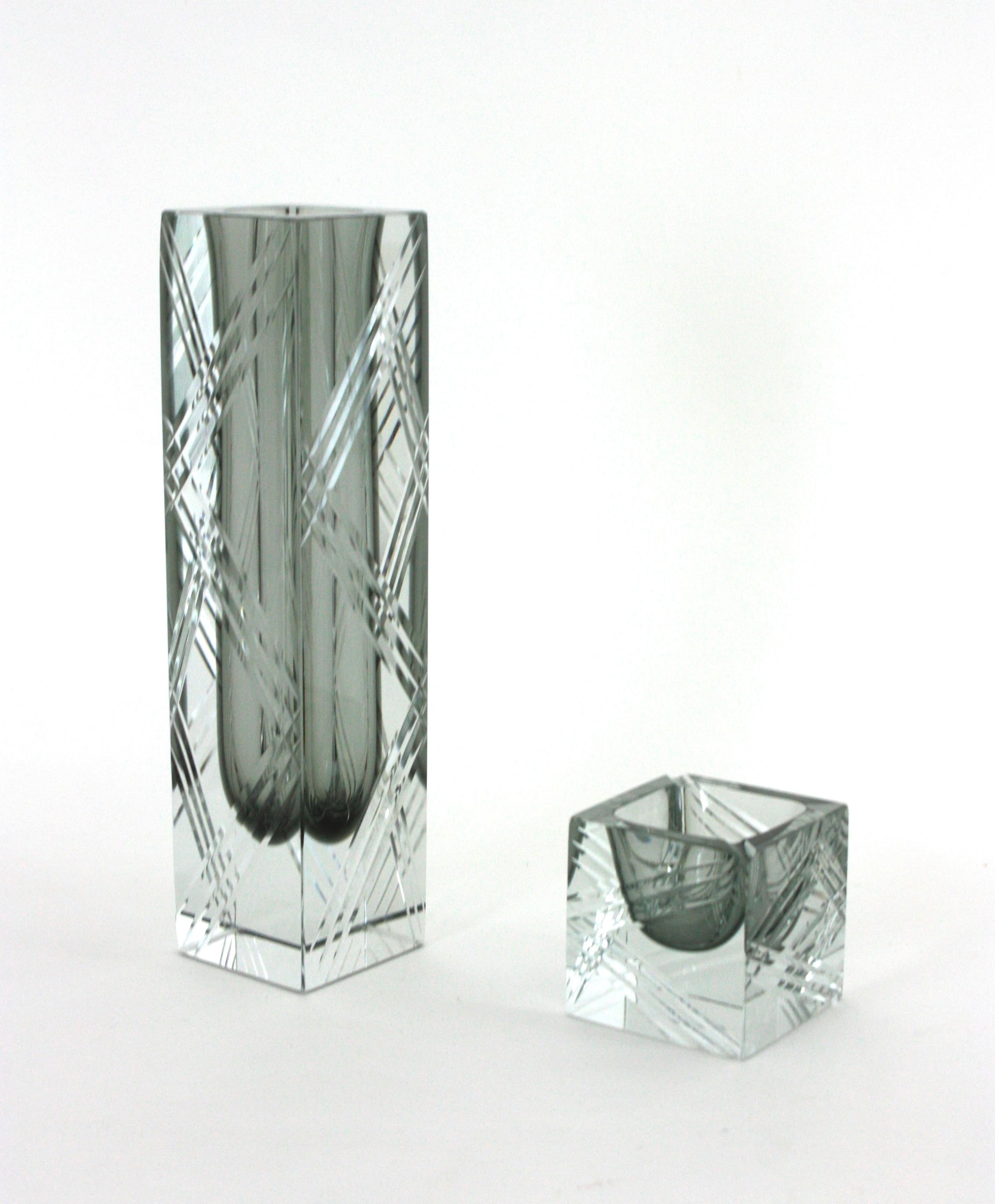Fait main Flavio Poli Murano Sommerso, vase en verre d'art gris à facettes avec rayures gravées en vente