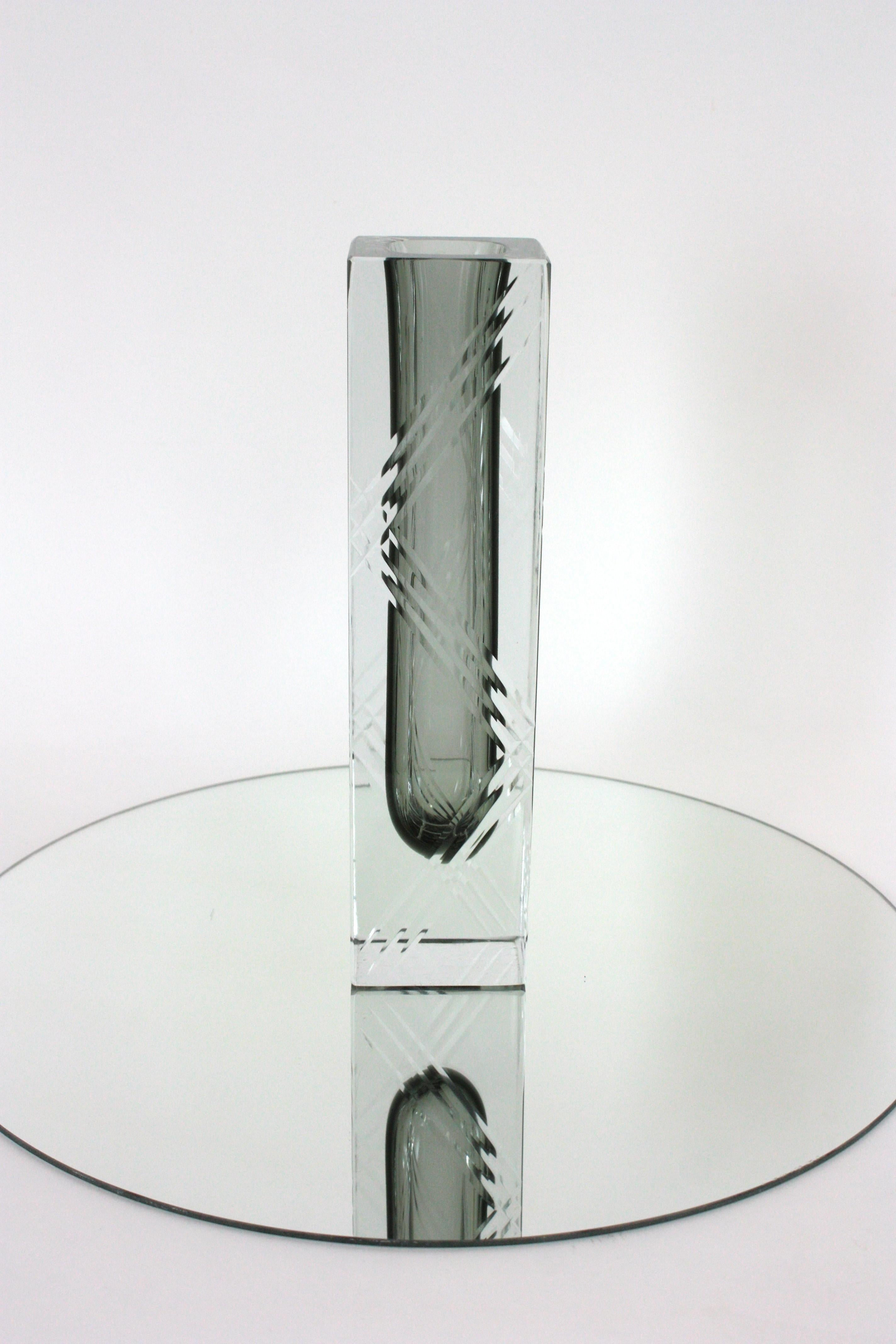Flavio Poli Murano Sommerso, vase en verre d'art gris à facettes avec rayures gravées Bon état - En vente à Barcelona, ES