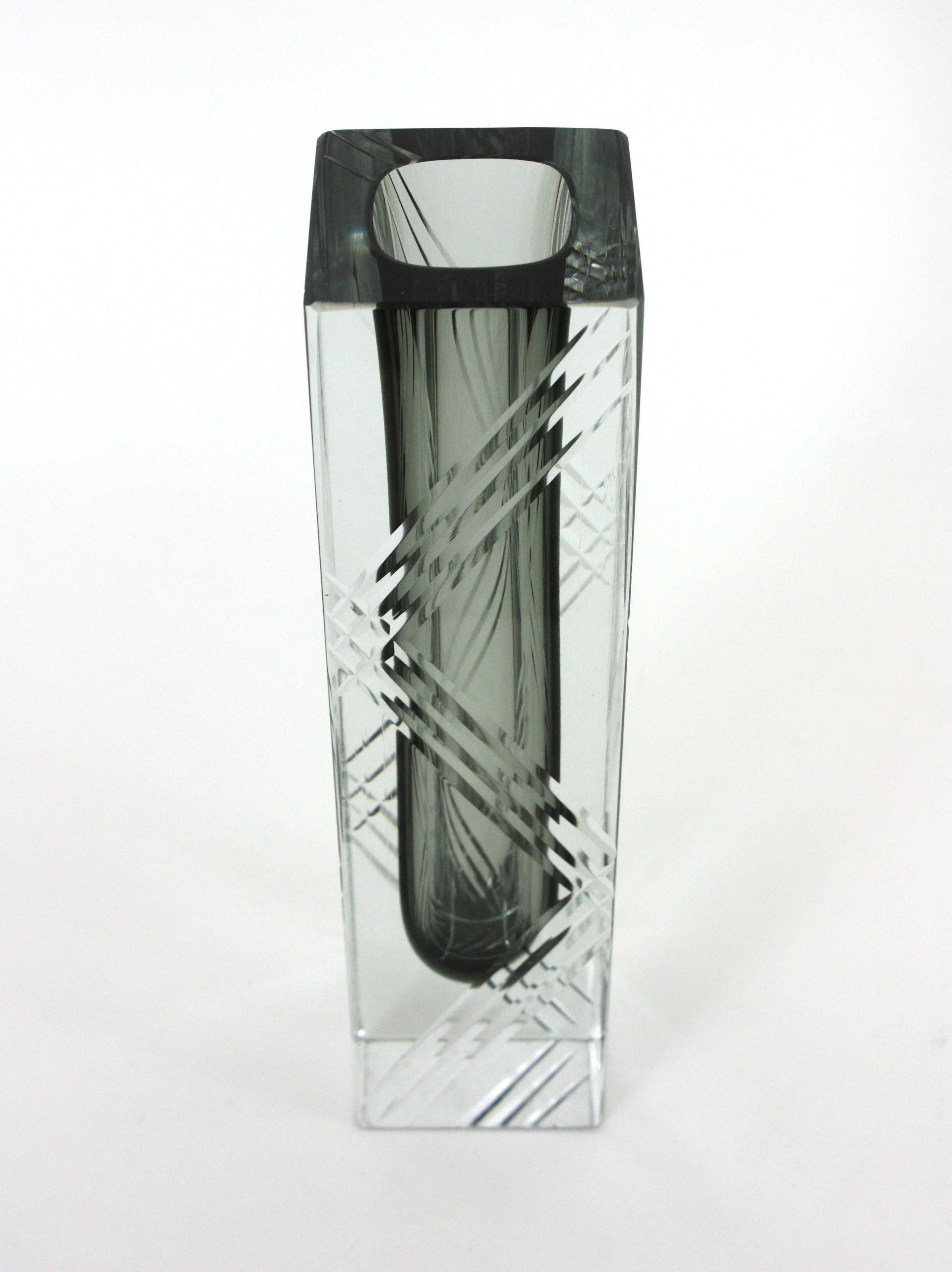 Verre Flavio Poli Murano Sommerso, vase en verre d'art gris à facettes avec rayures gravées en vente