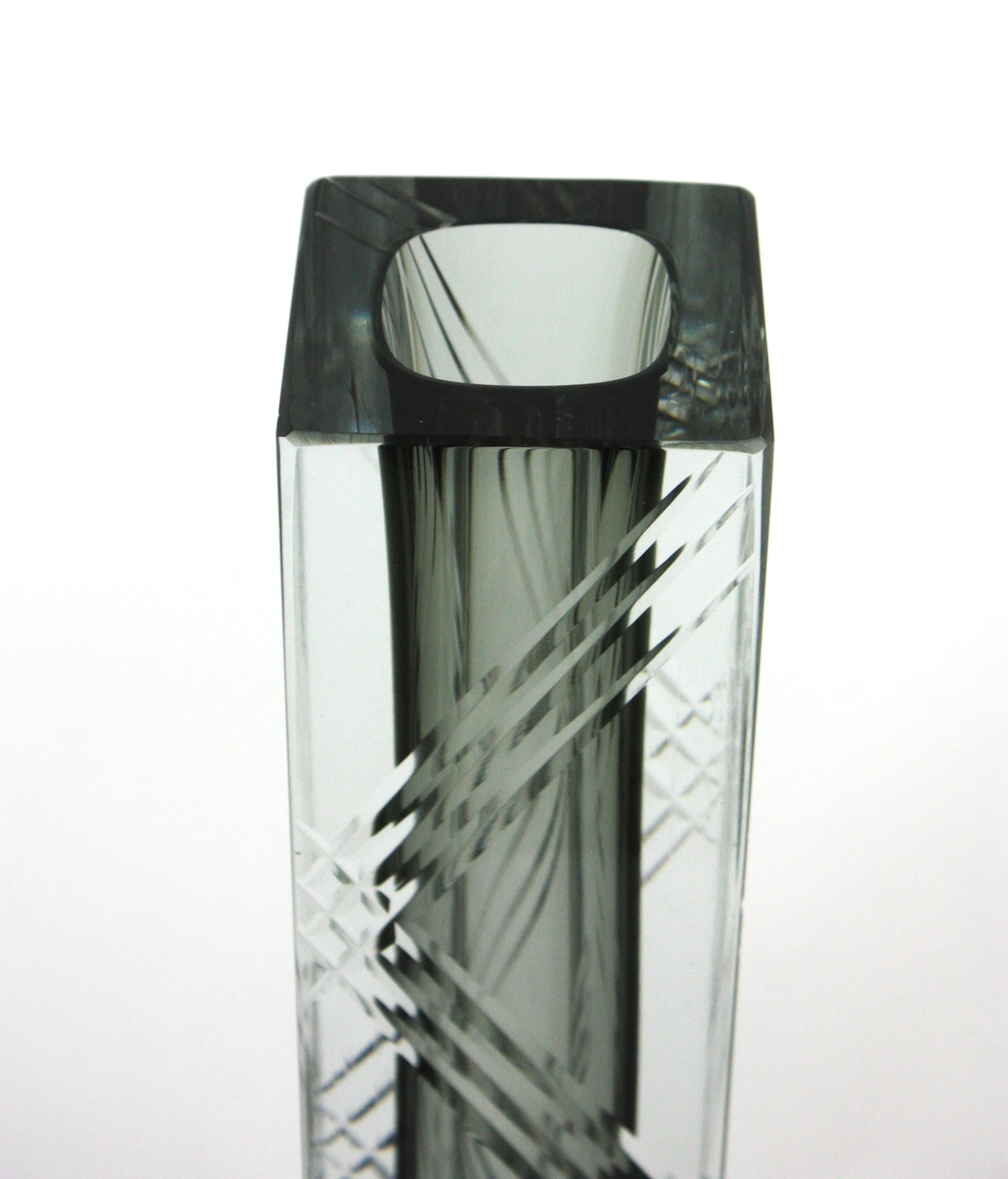 Flavio Poli Murano Sommerso, vase en verre d'art gris à facettes avec rayures gravées en vente 1