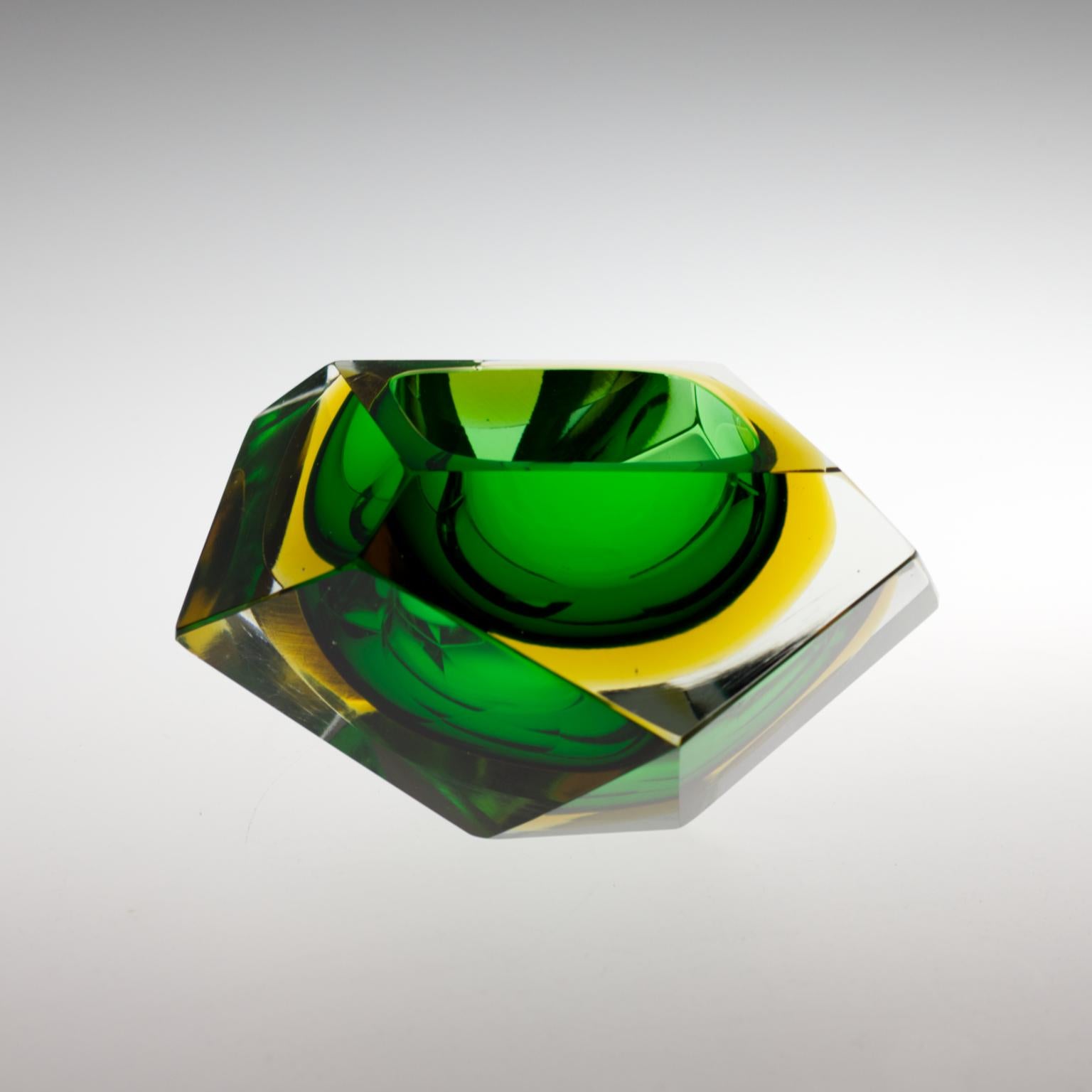 Italian  Murano Sommerso  Green Faceted Glass  Bowl by Flavio Poli 1960´s For Sale