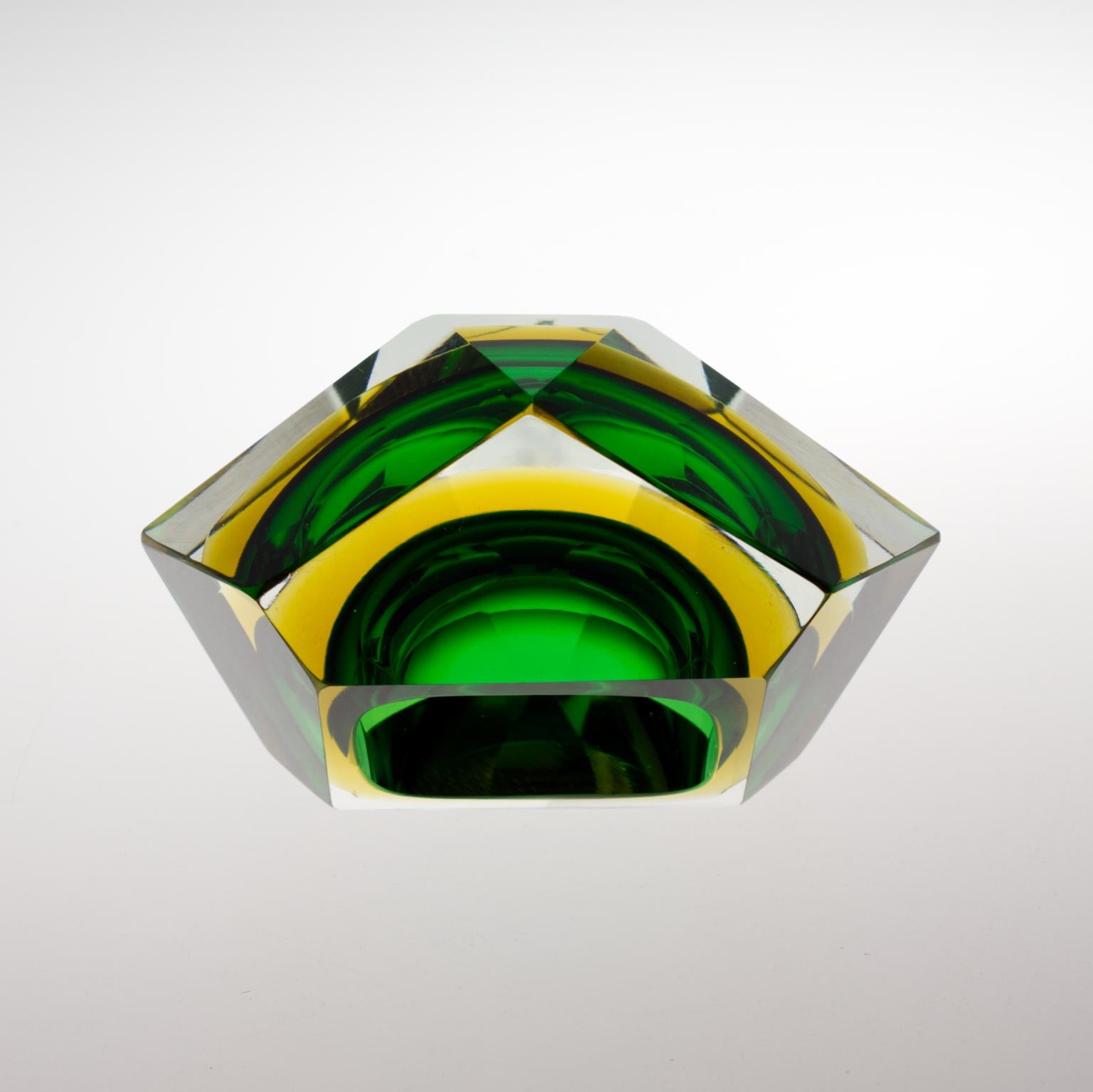  Murano Sommerso  Green Faceted Glass  Bowl by Flavio Poli 1960´s For Sale 1