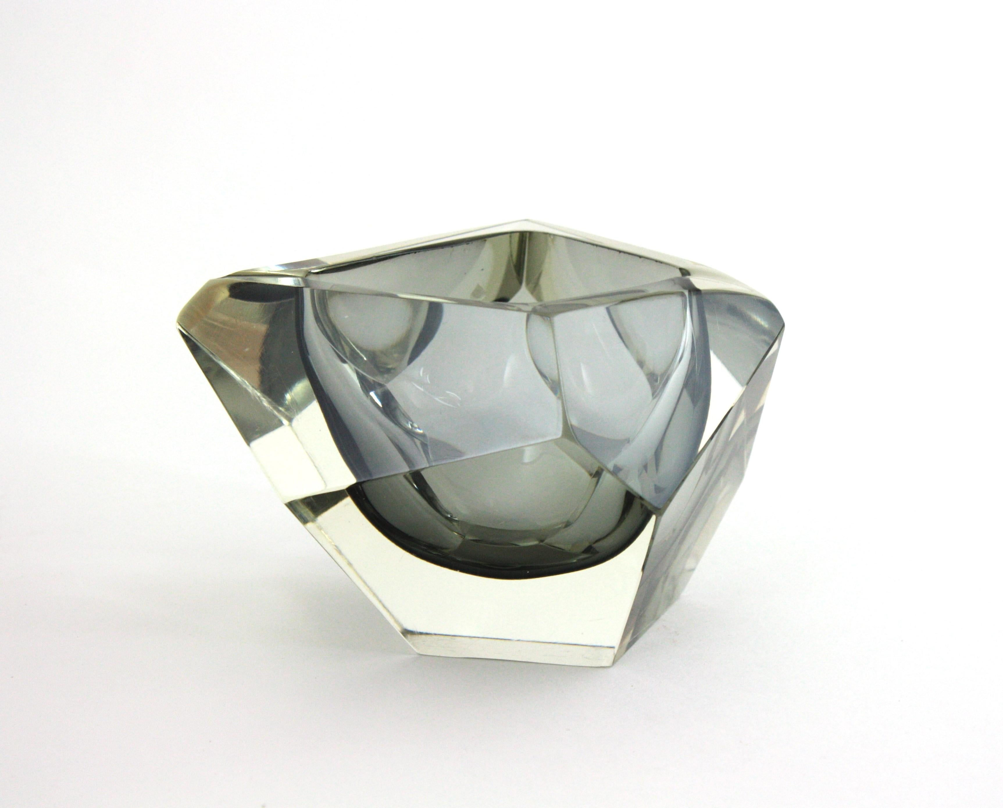 Flavio Poli Murano Sommerso Smoked Grey Faceted Glass Bowl / Ashtray, 1950 For Sale 4