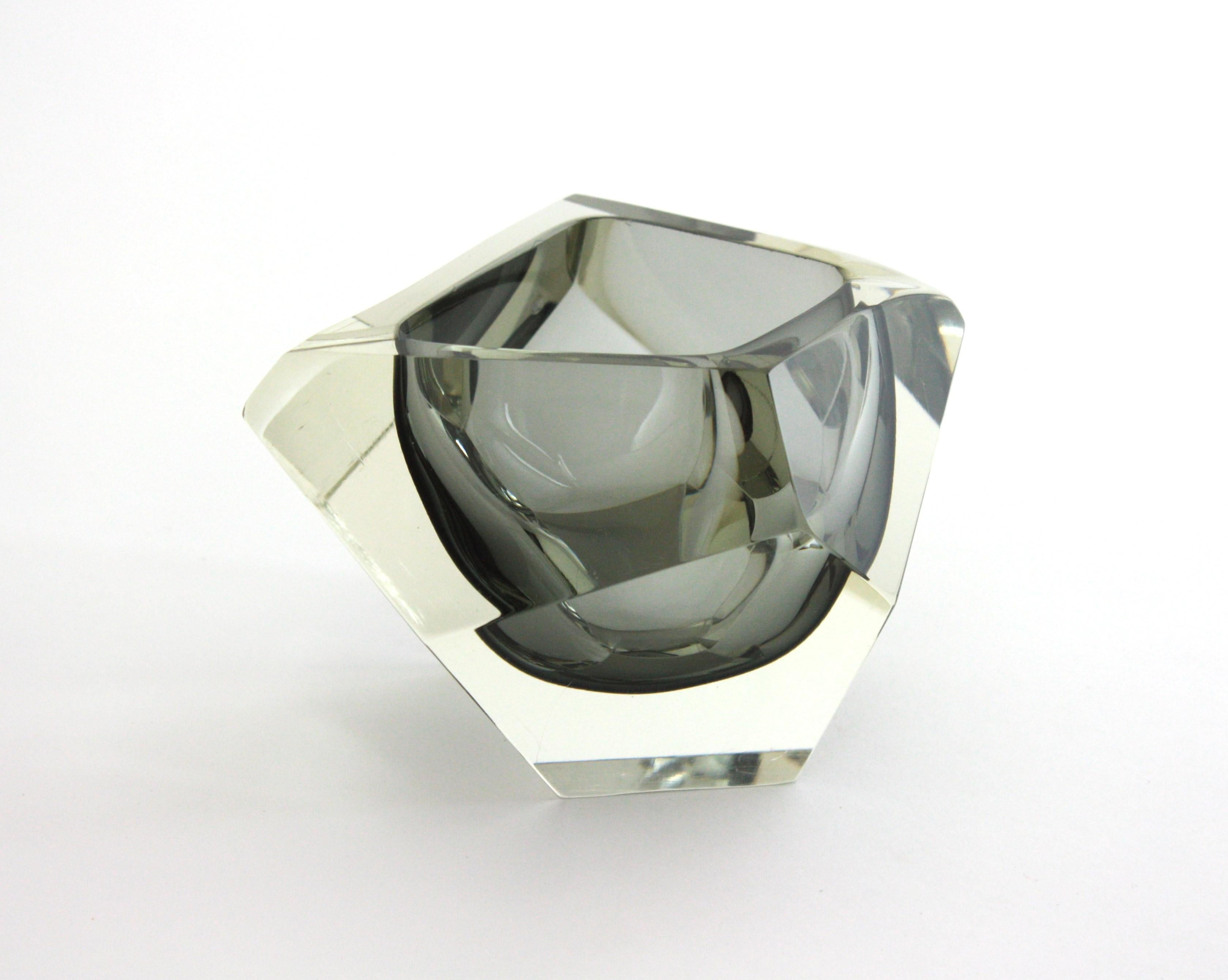 Flavio Poli Murano Sommerso Smoked Grey Faceted Glass Bowl / Ashtray, 1950 For Sale 5