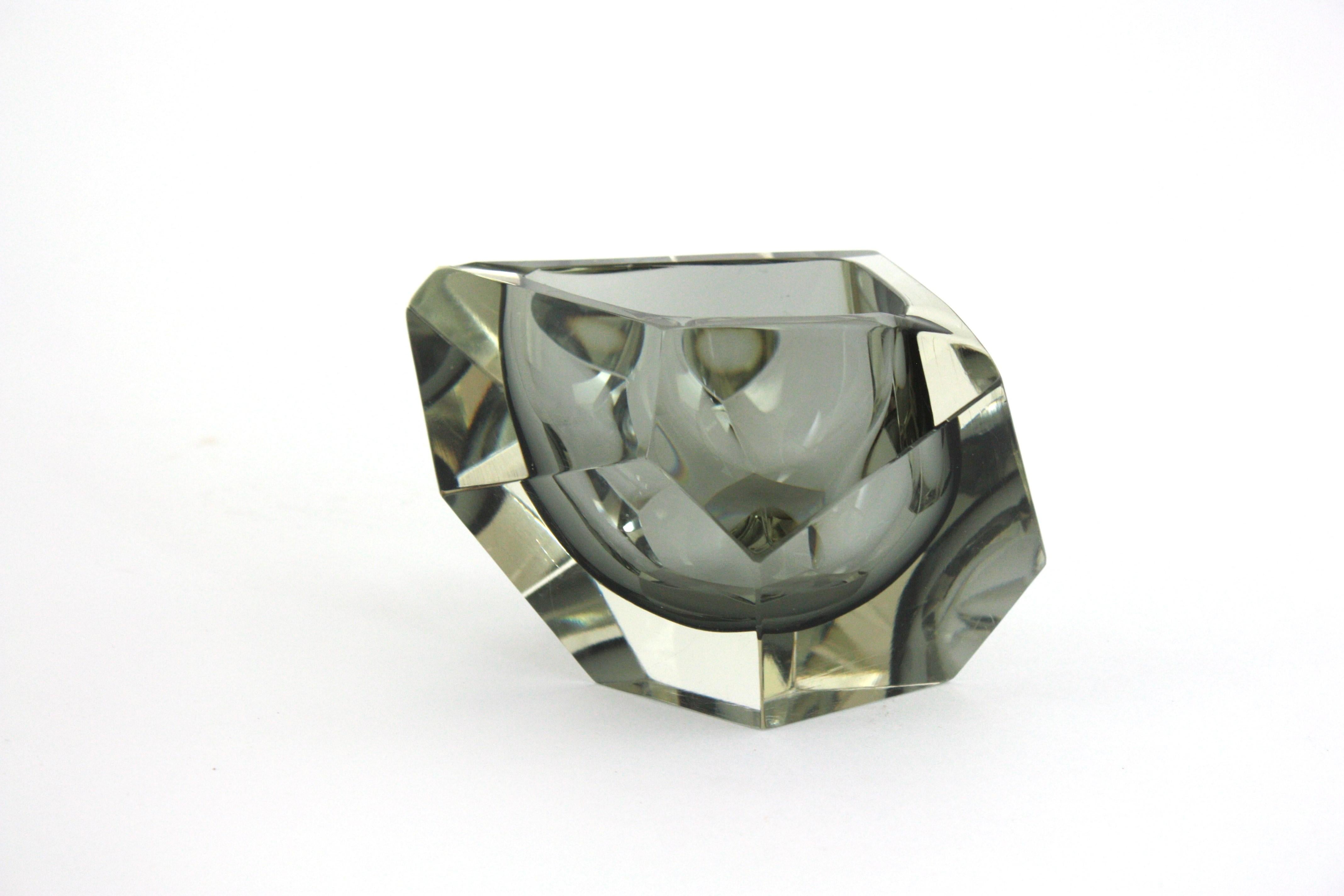 Mid-Century Modern Flavio Poli Murano Sommerso Smoked Grey Faceted Glass Bowl / Ashtray, 1950 For Sale