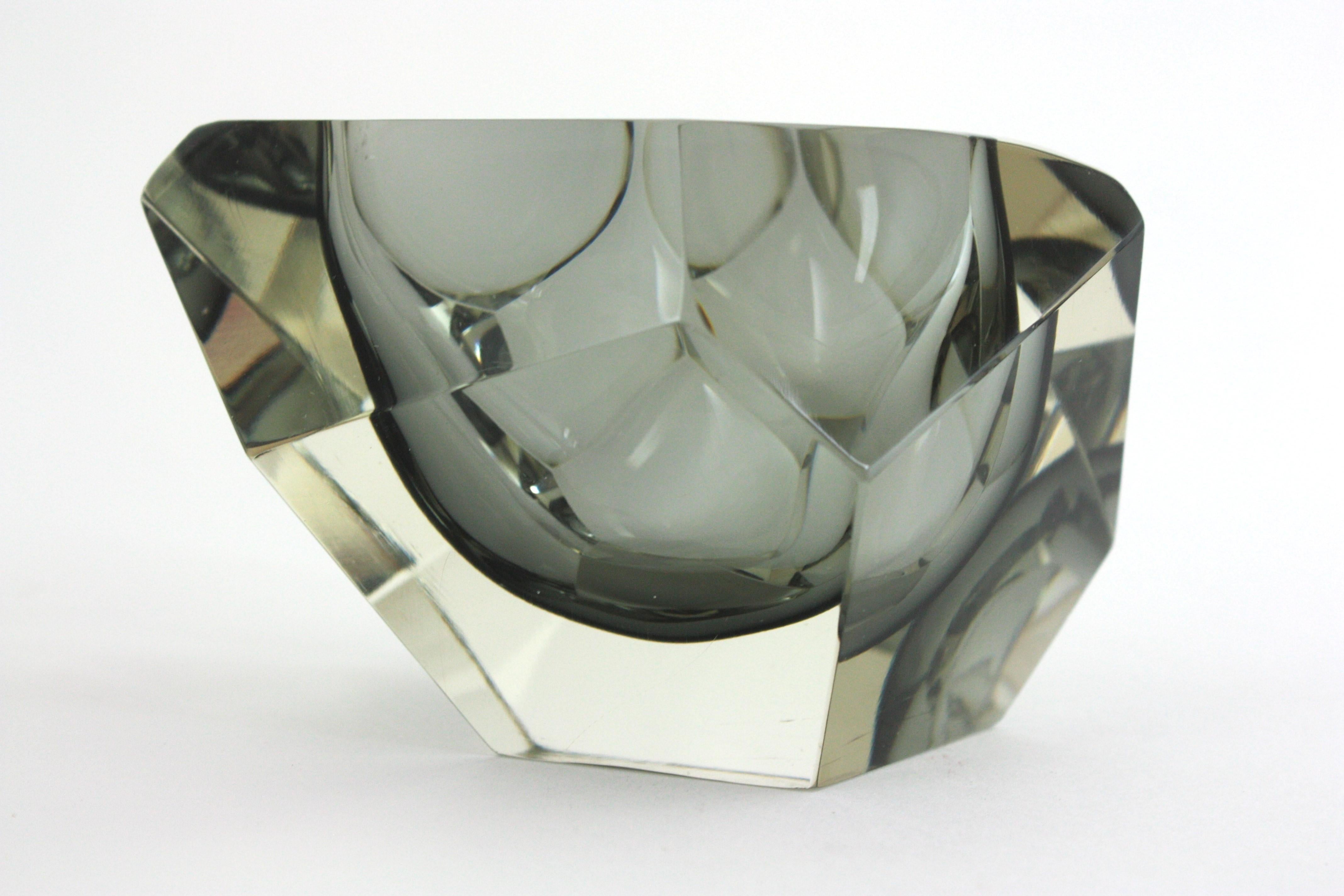 Flavio Poli Murano Sommerso Smoked Grey Faceted Glass Bowl / Ashtray, 1950 For Sale 3