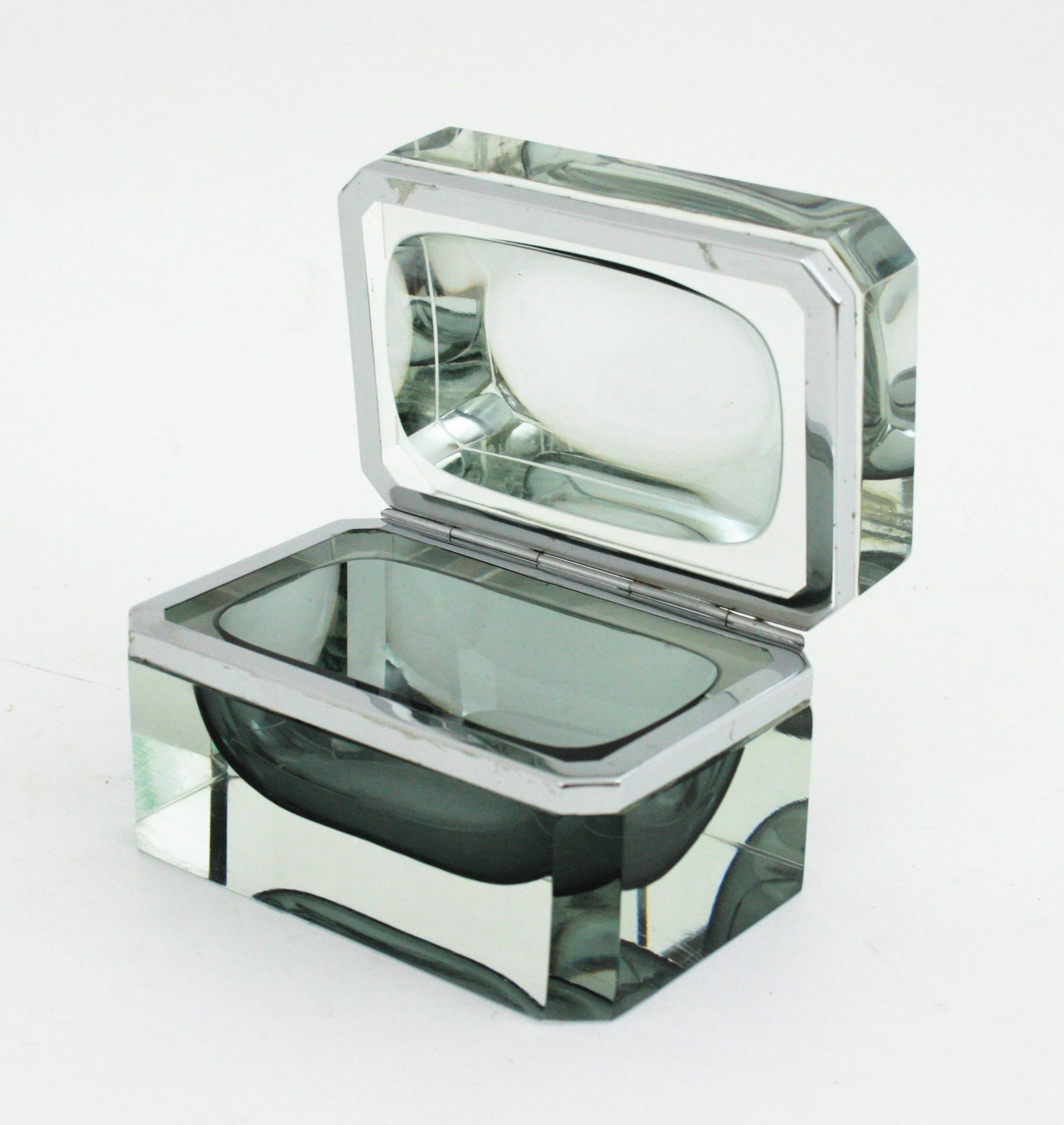 Mid-Century Modern Sommerso faceted Murano lidded box in grey and clear glass. Attributed to Flavio Poli, Italy, 1950s.
Rectangular faceted box in grey glass submerged into clear glass using the Sommerso technique.
Useful as jewelry box,